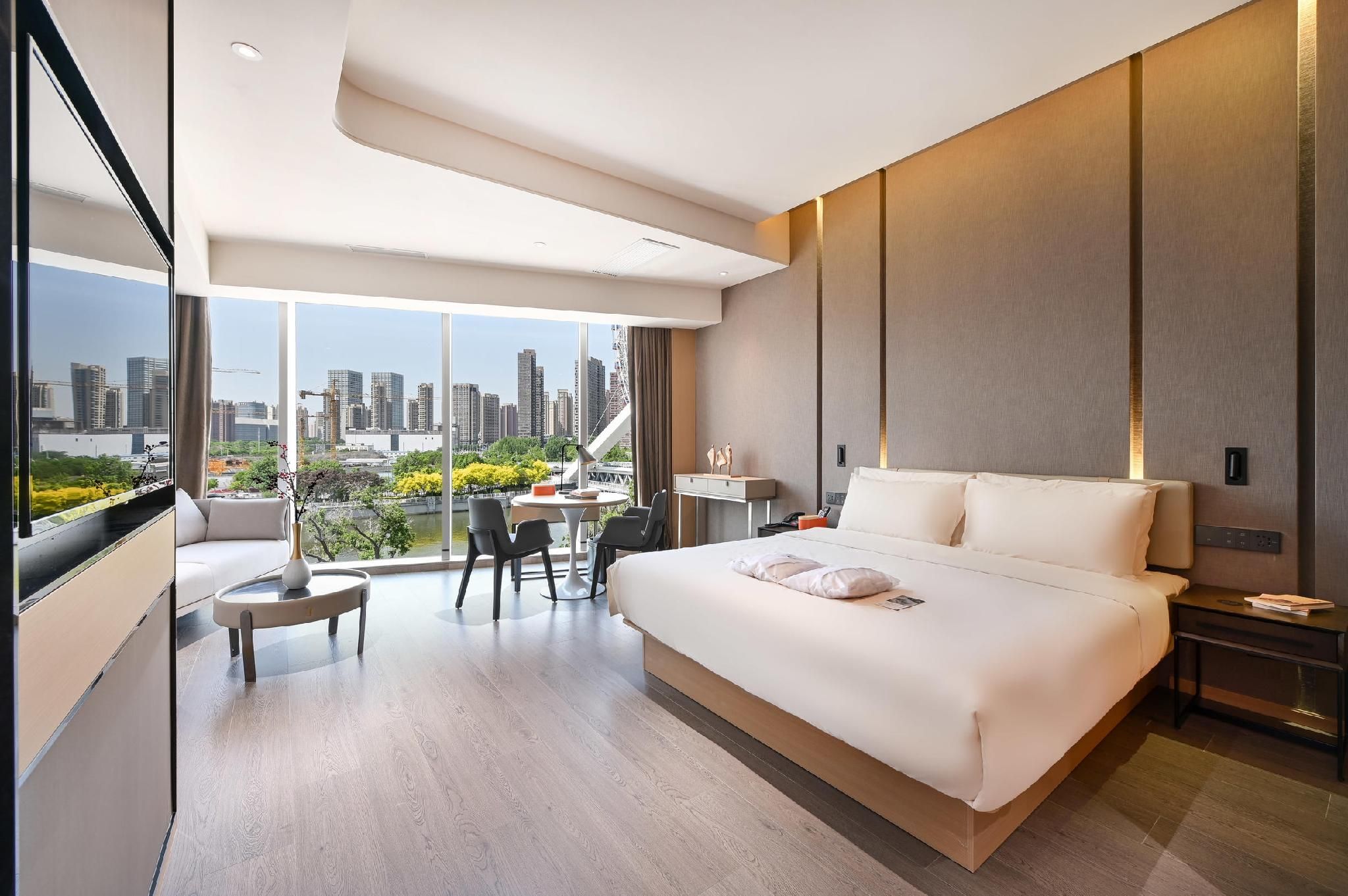 Atour - JIMU 1 Bed Room with Sky Wheel View