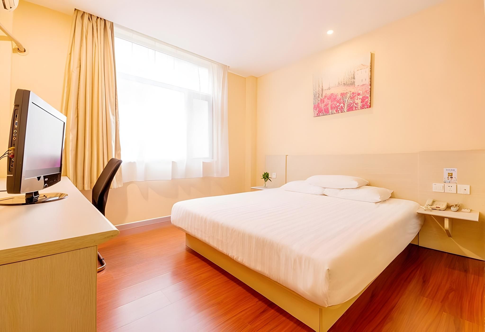 Hotel Queen Room
