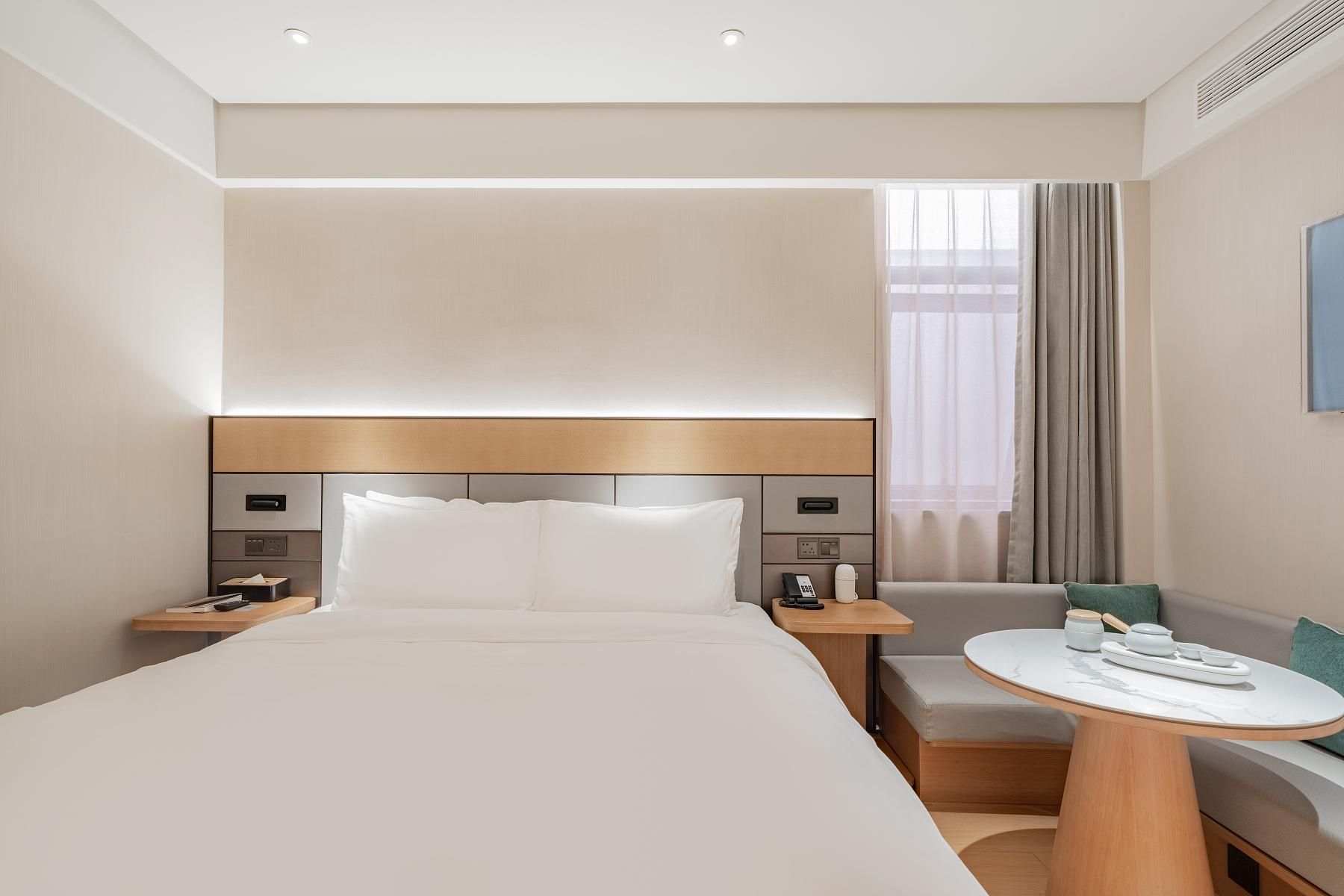 Huazhu - Room With Bed