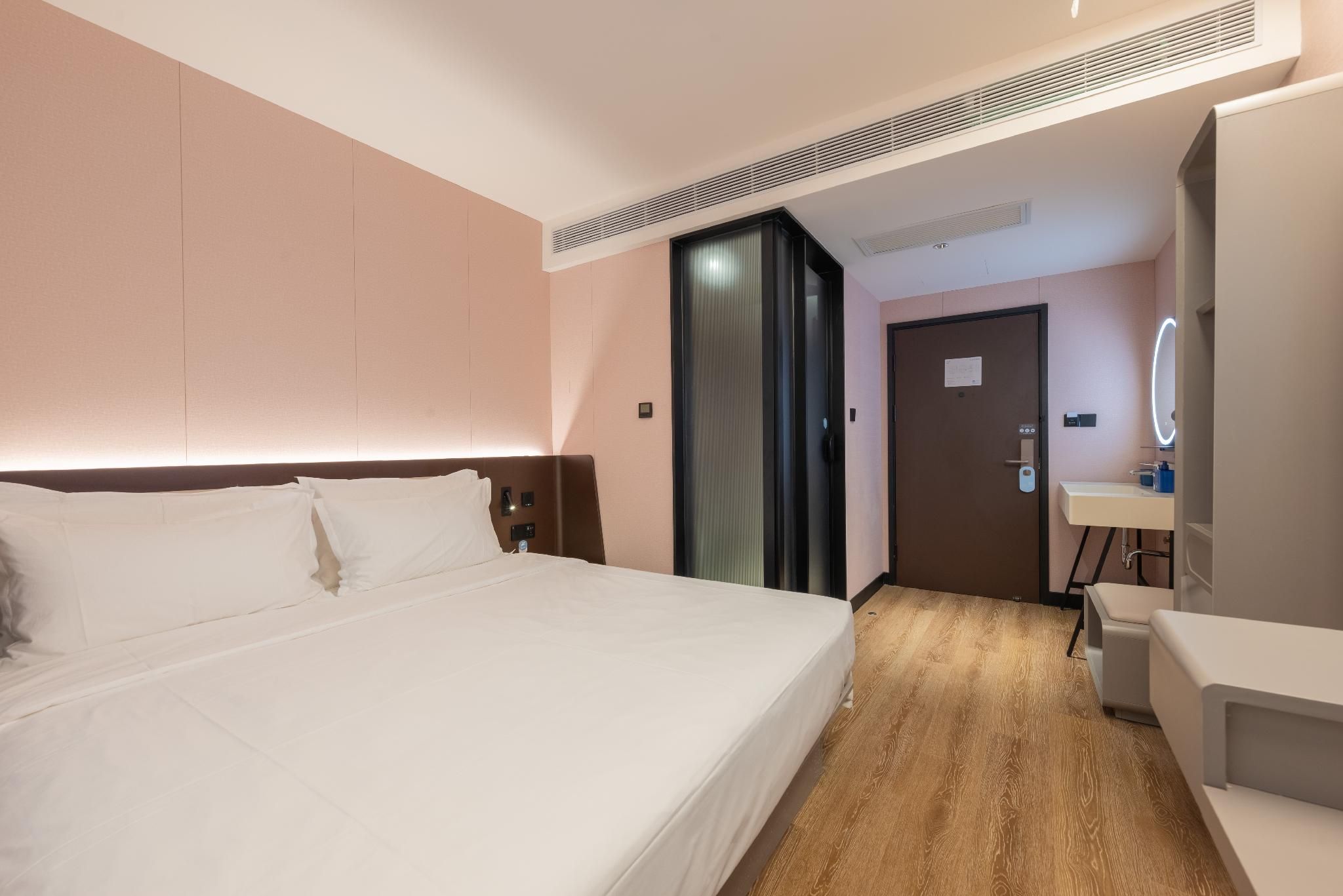 Huazhu - Room With Bed