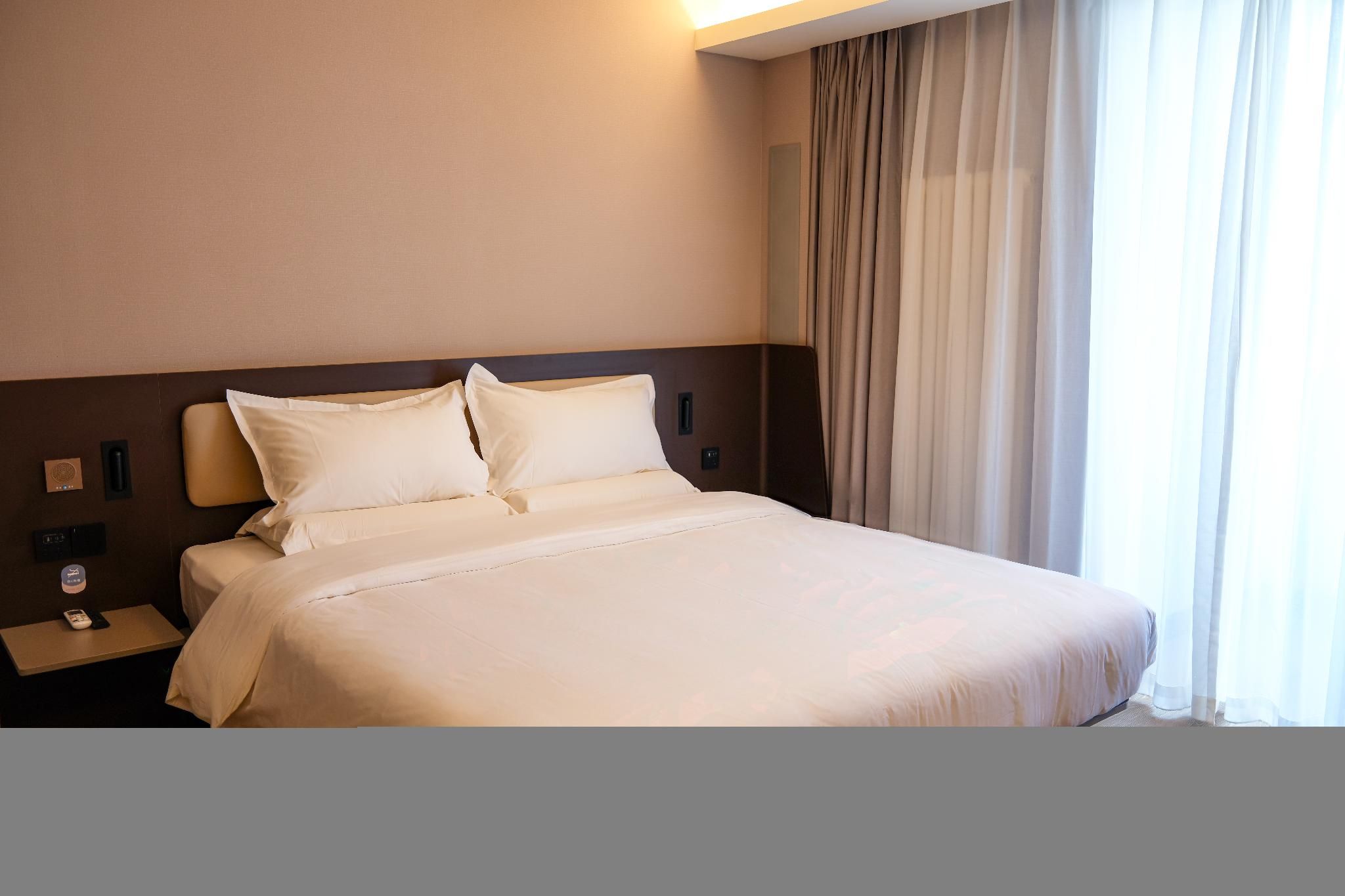 Huazhu - Superior BedRoom
