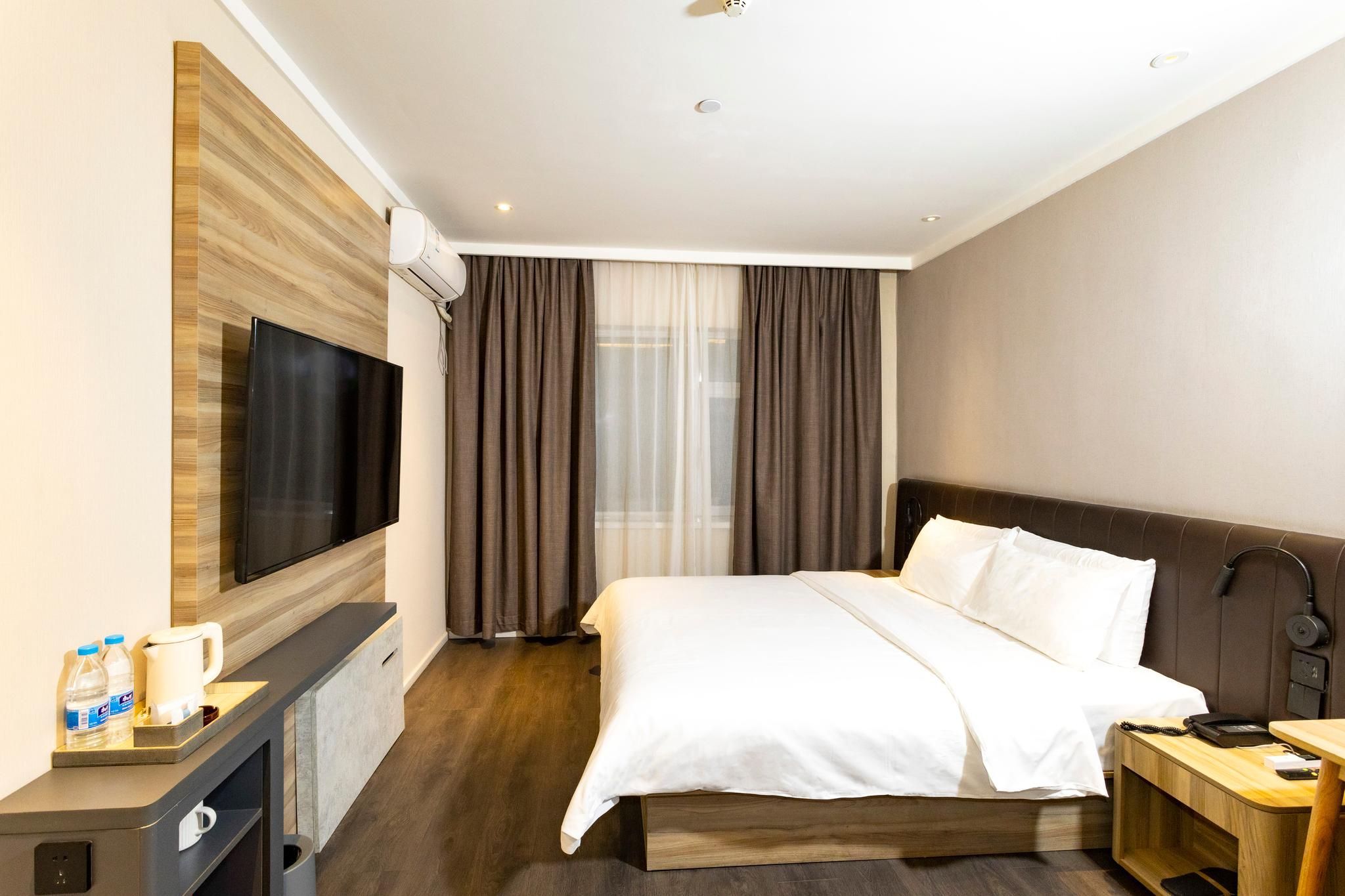 Queen Room A