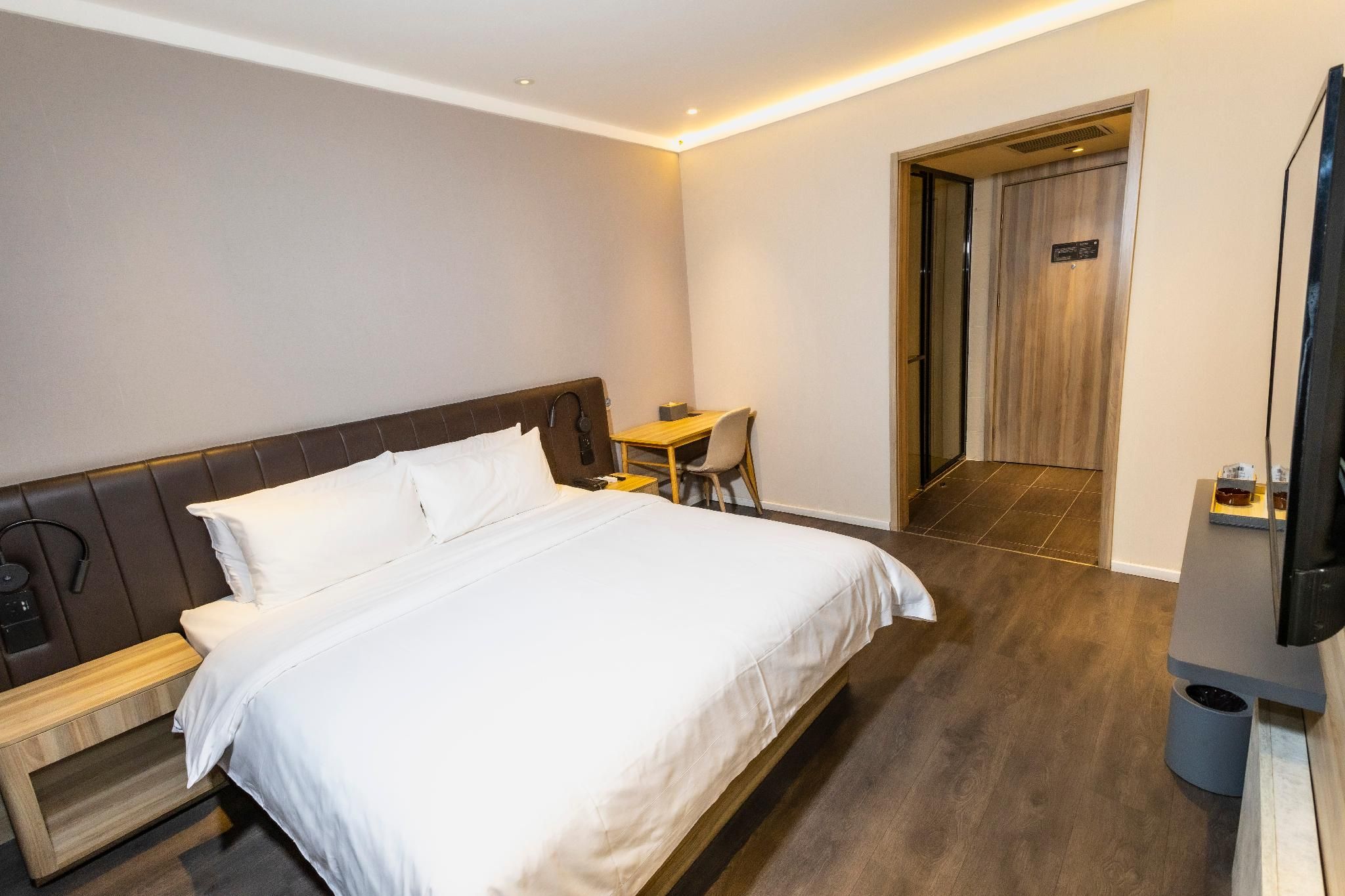 Queen Room A