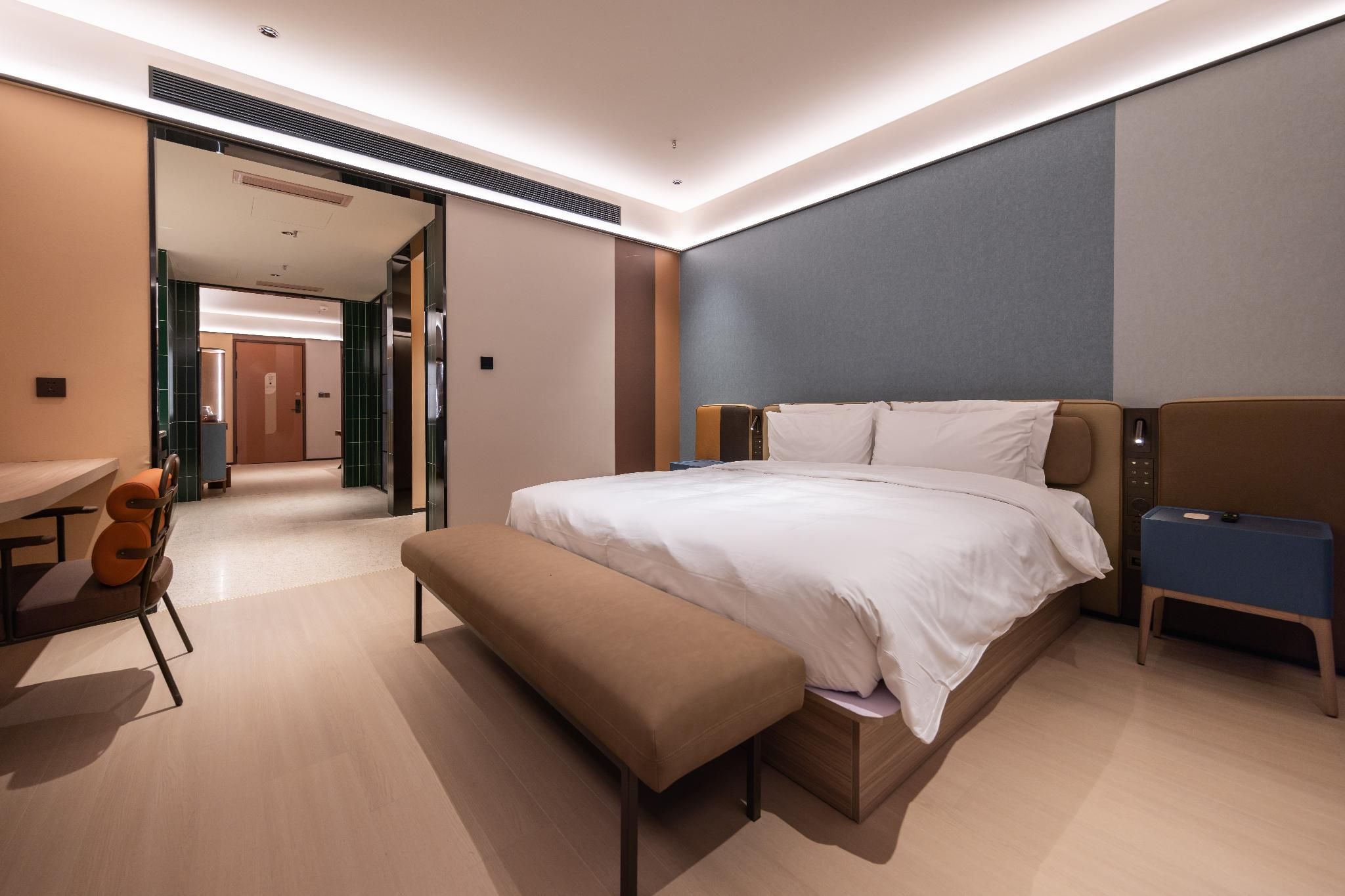 Brown family suite