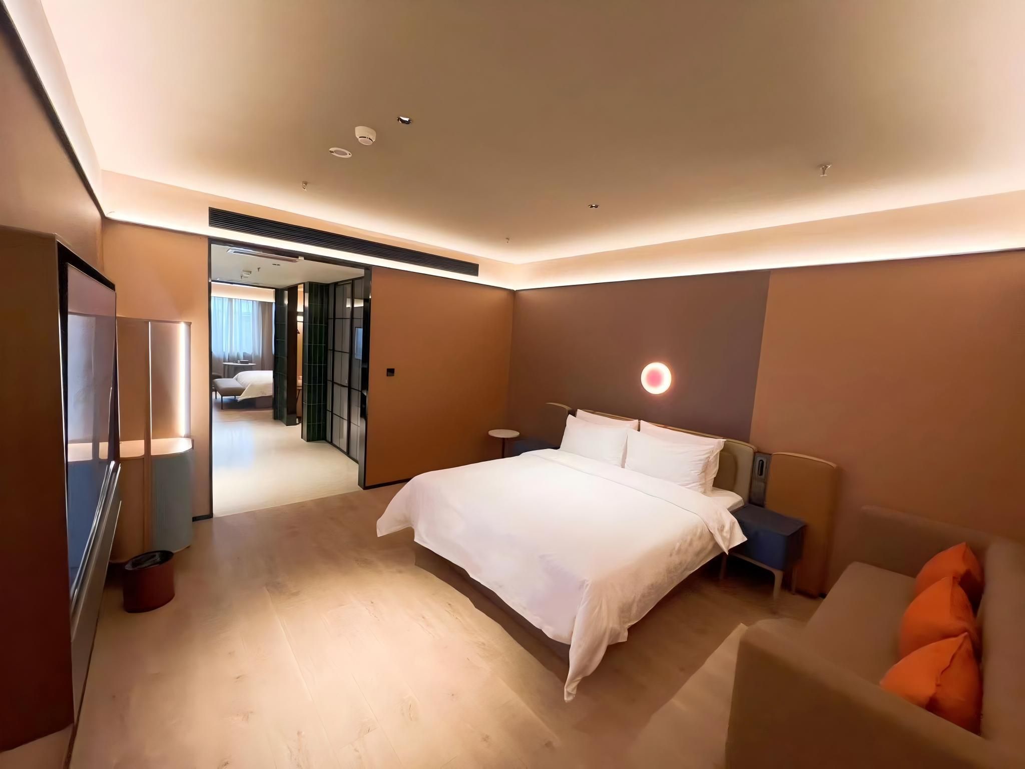 Brown family suite