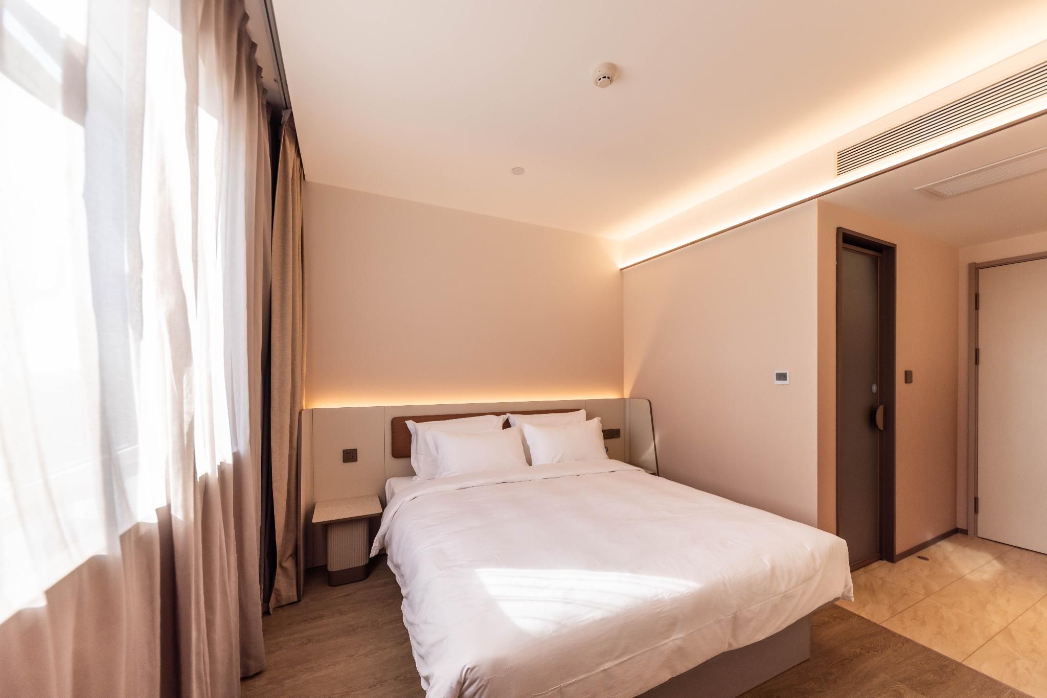 Huazhu - Deluxe Bed Room