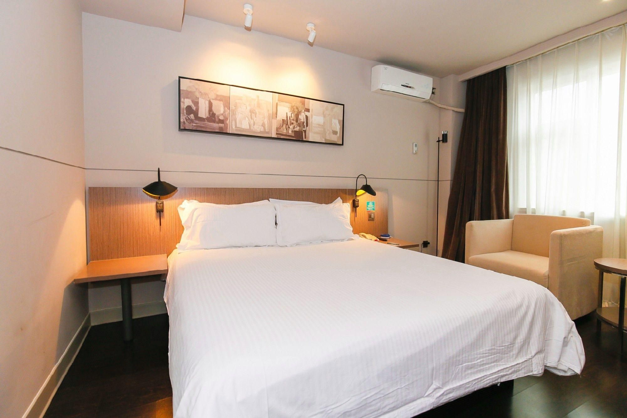 WH - Deluxe Bed Room