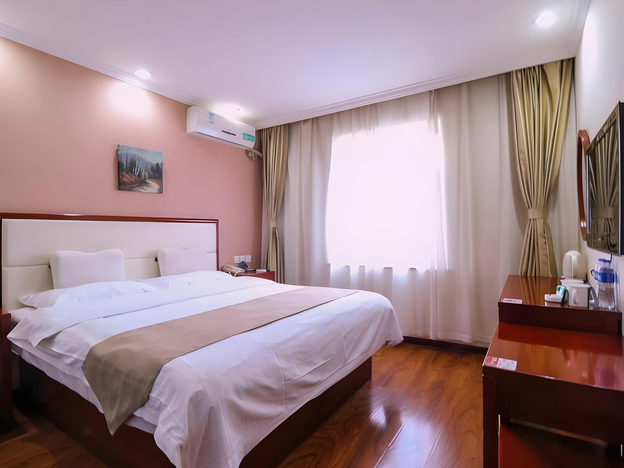 Business Queen Room