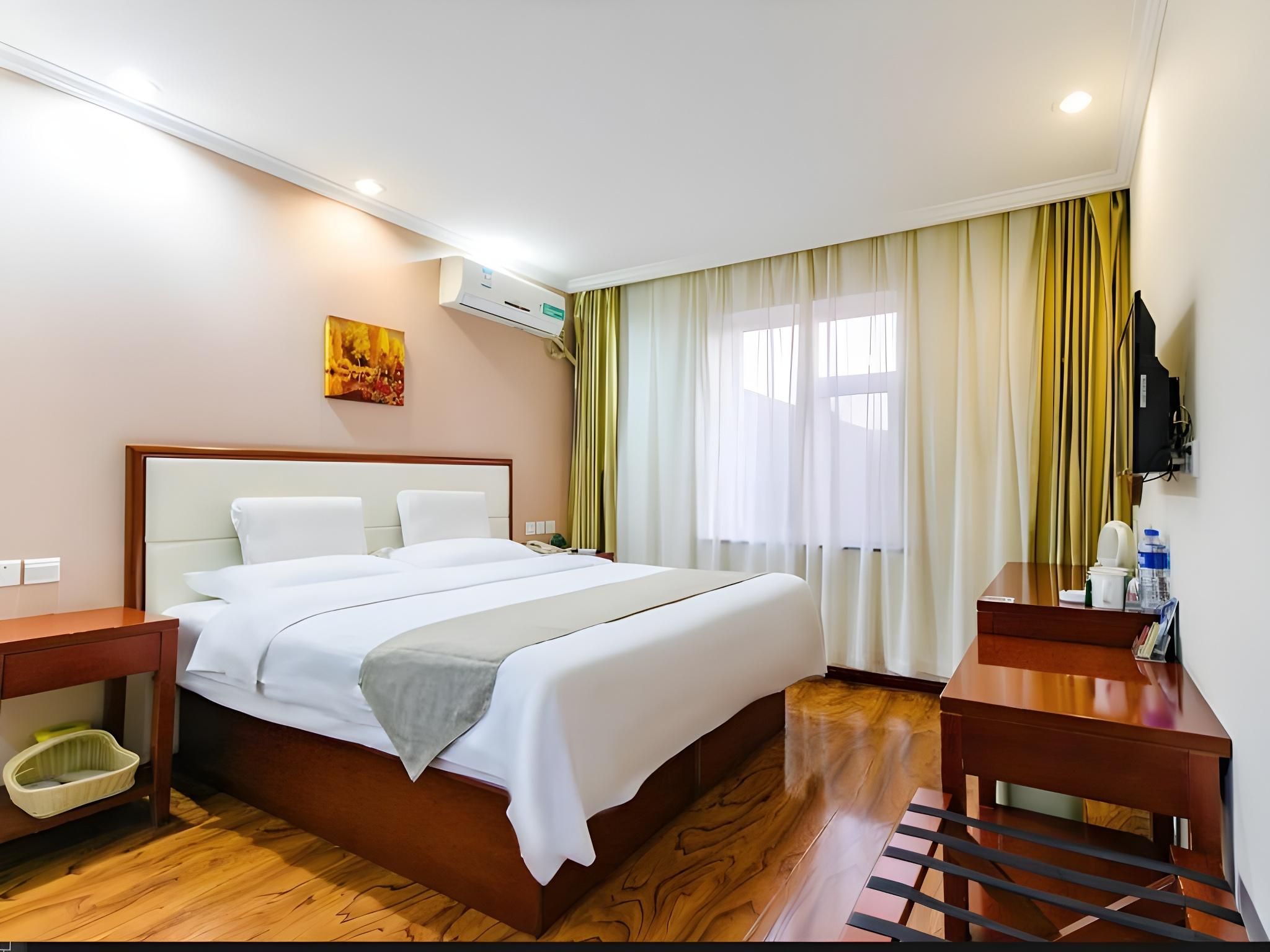 Business Queen Room
