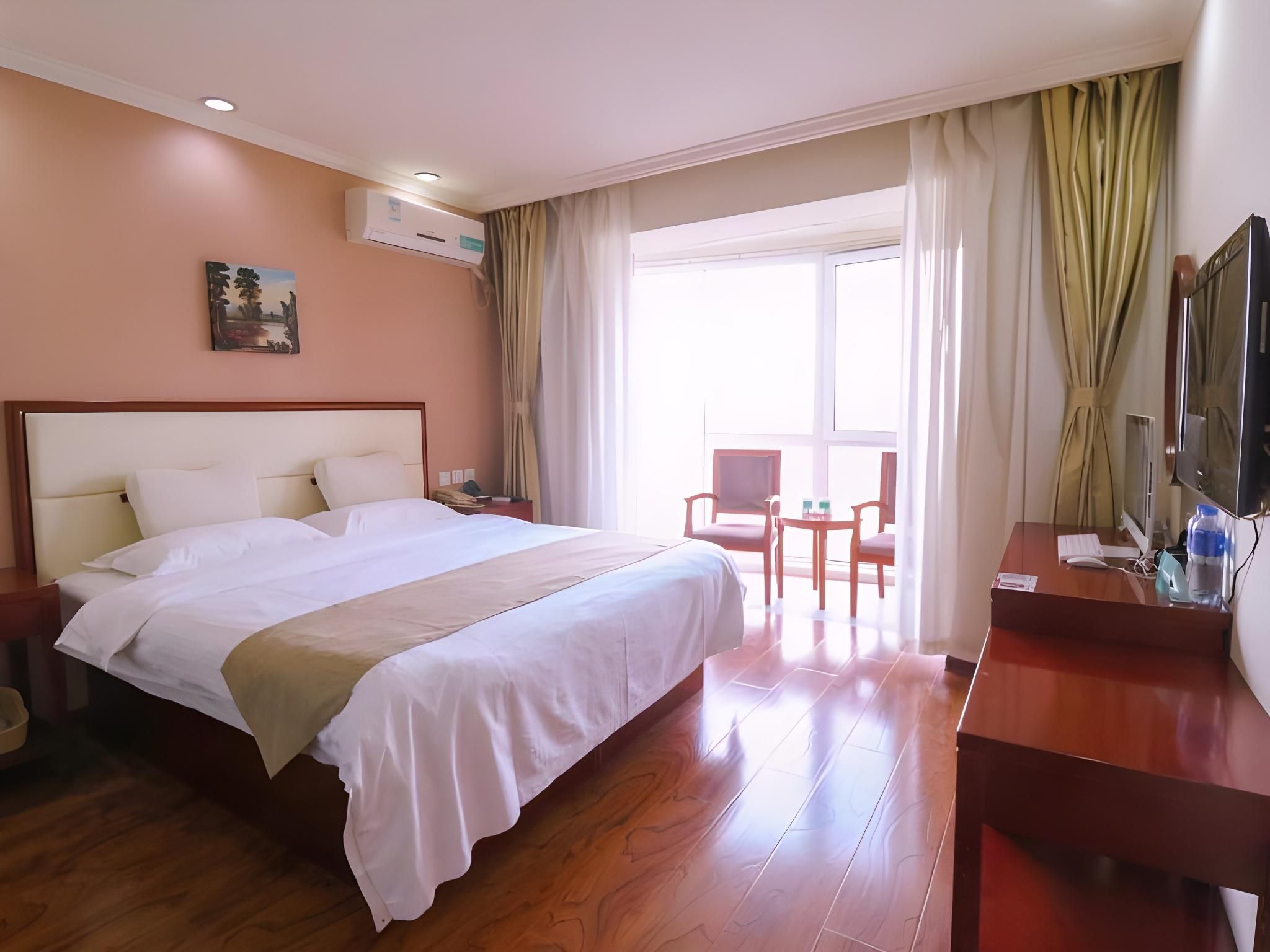GTI - 1 Bed Room with View, Cinema