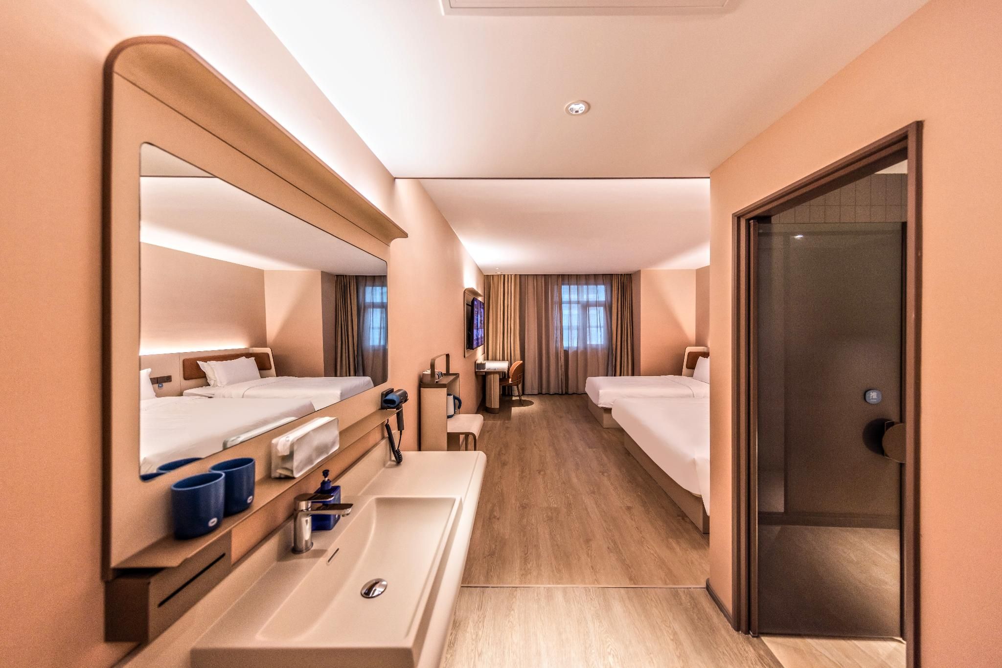 Deluxe Family Room, Guest room