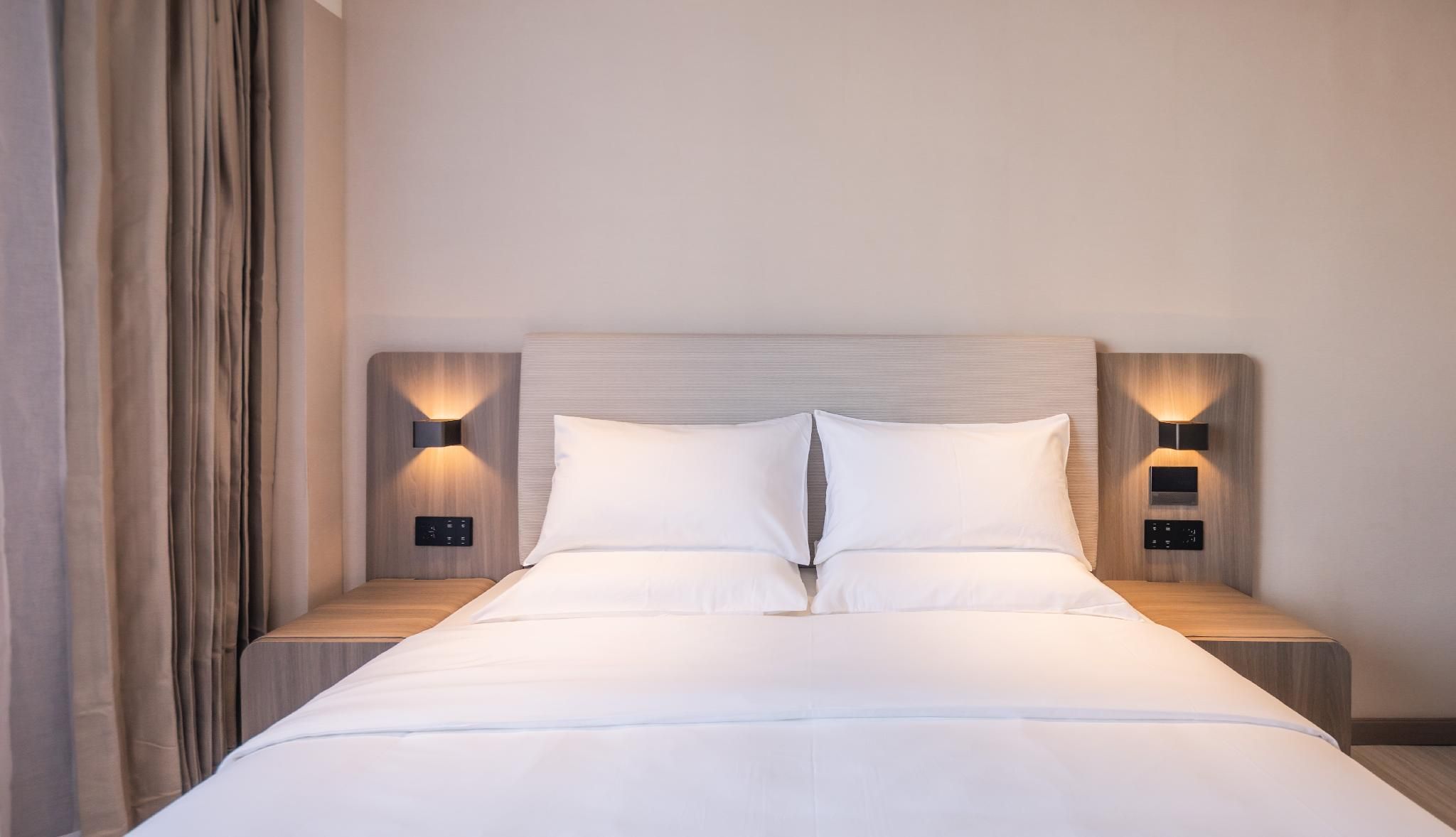 Huazhu - Room With Bed