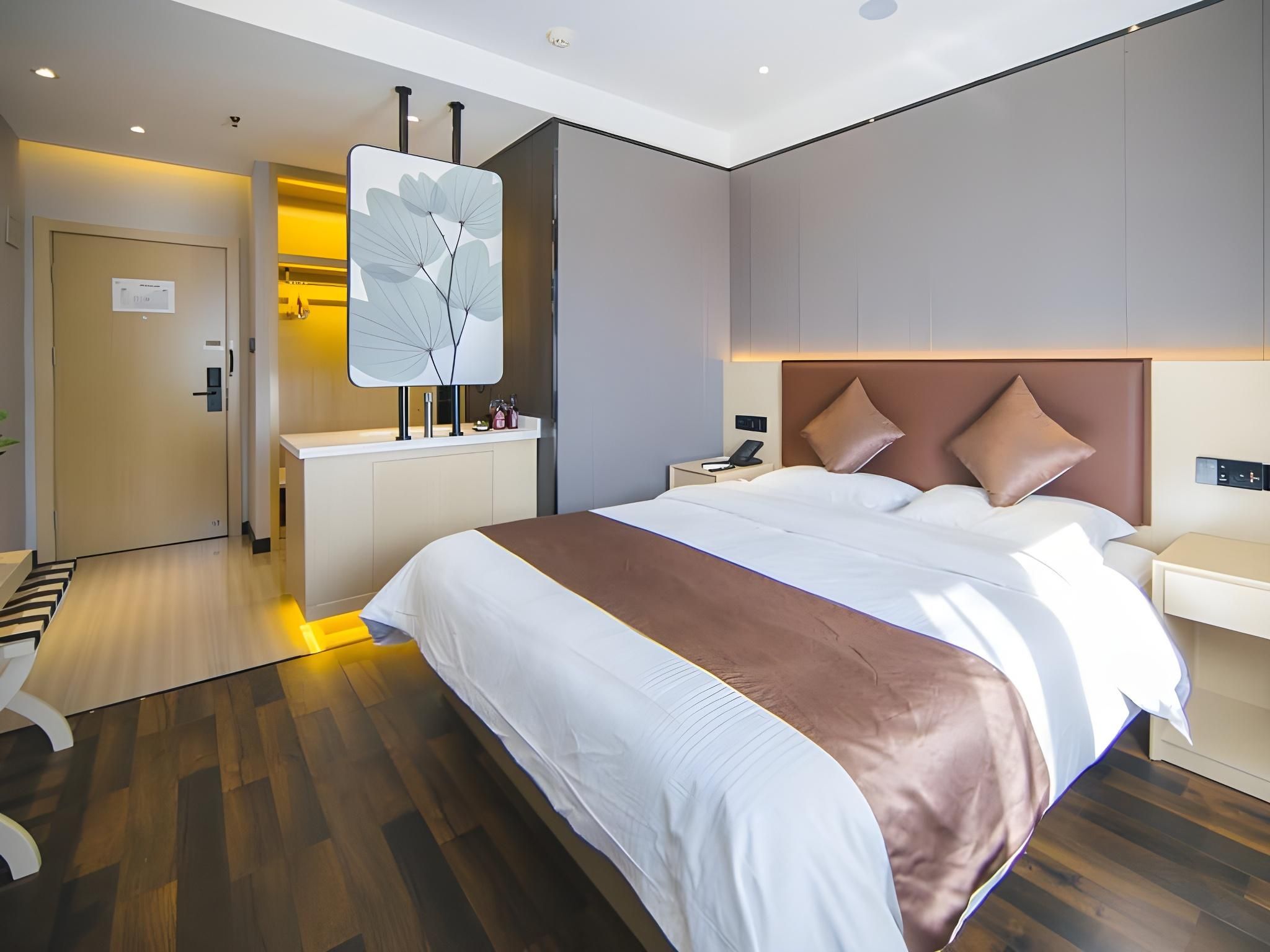 Queen Deluxe Room