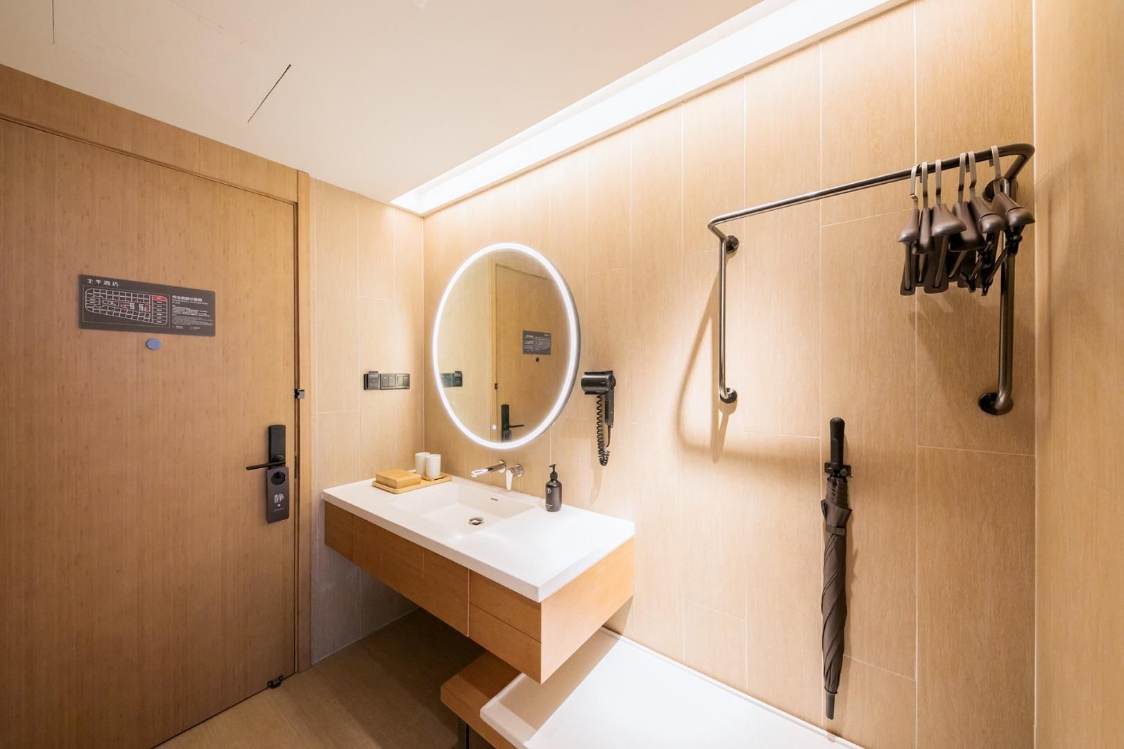 Huazhu - Superior T Bed Room