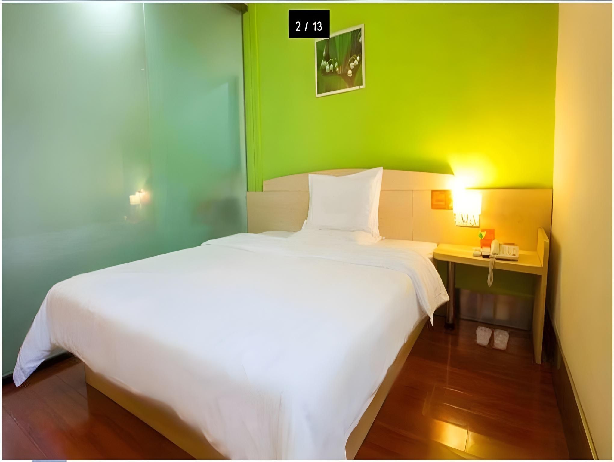 Business Queen Room