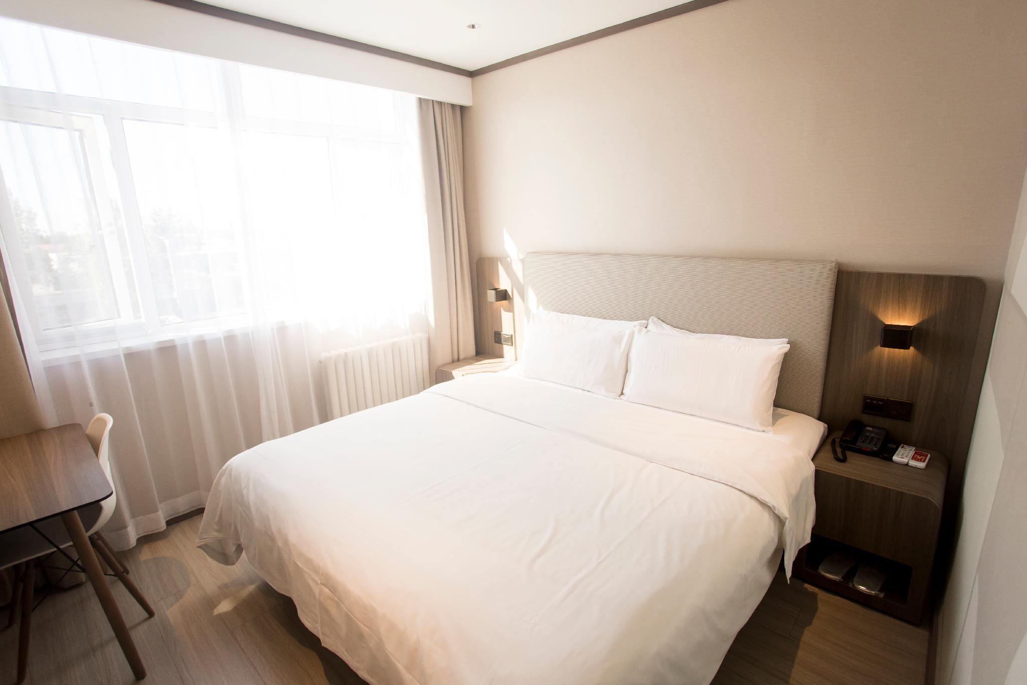 Queen Superior Room