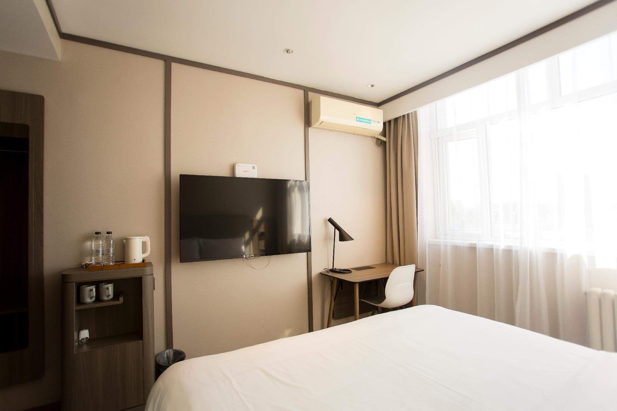 Queen Superior Room