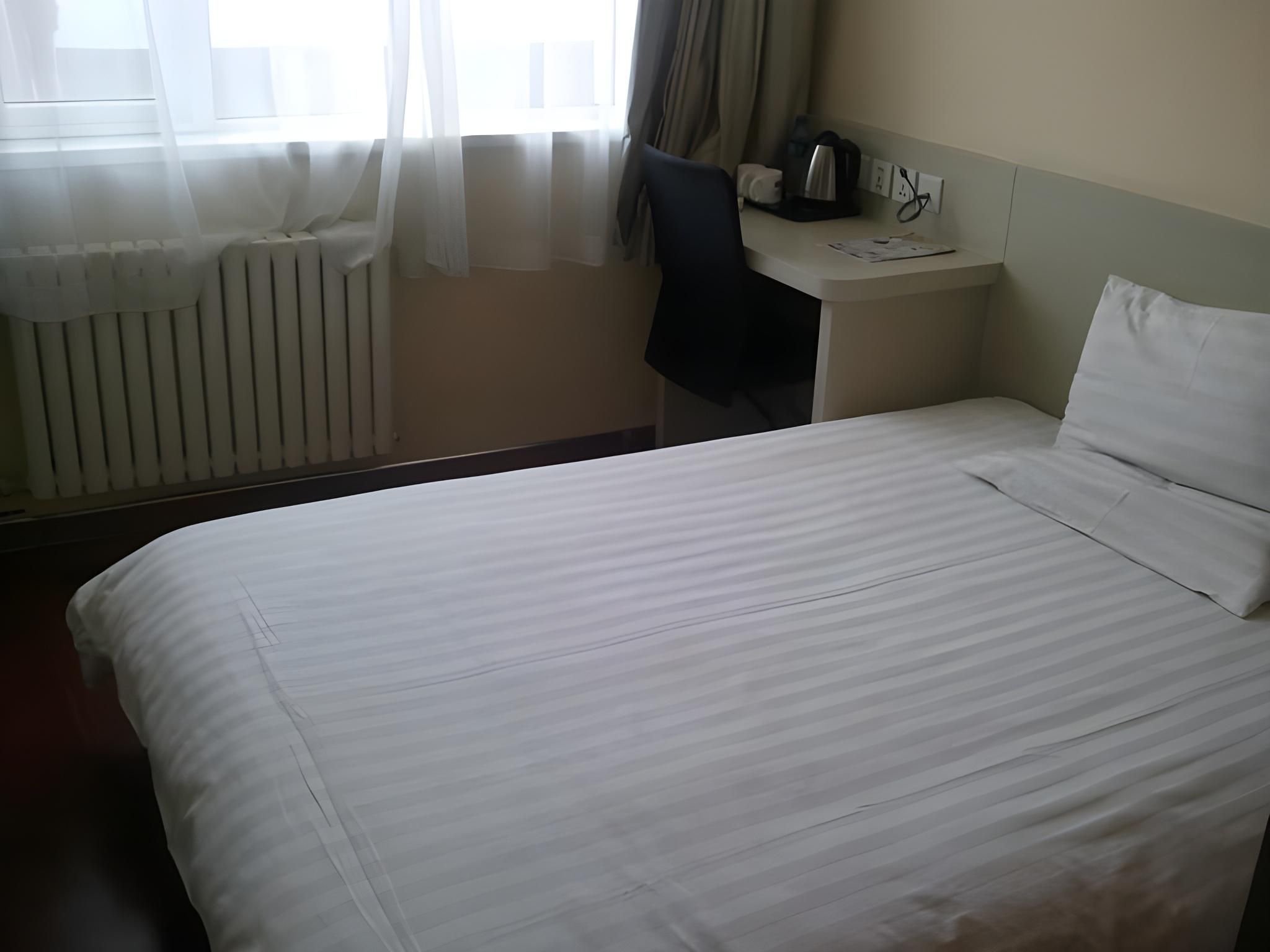 Hotel Queen Room
