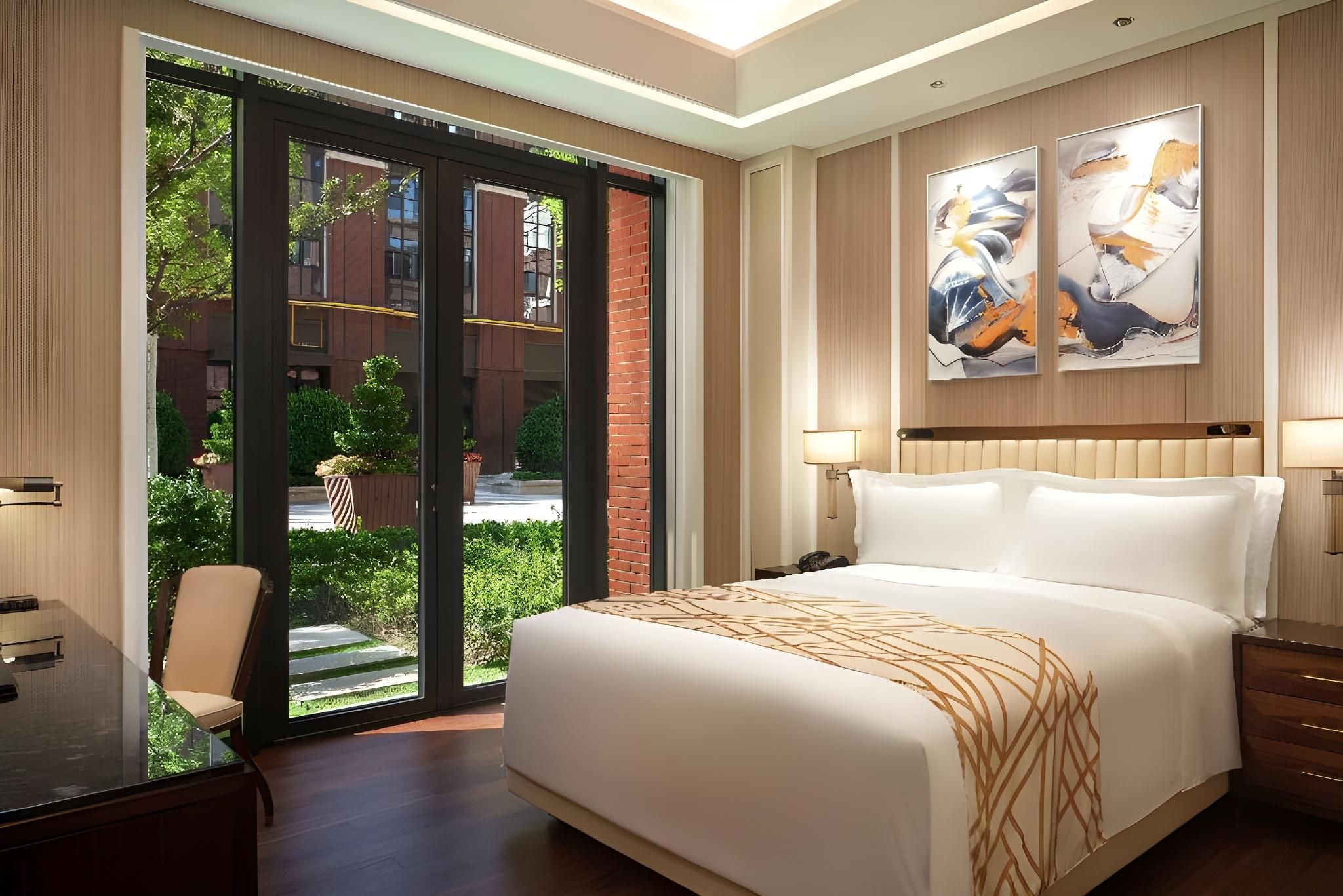 King Executive Suite