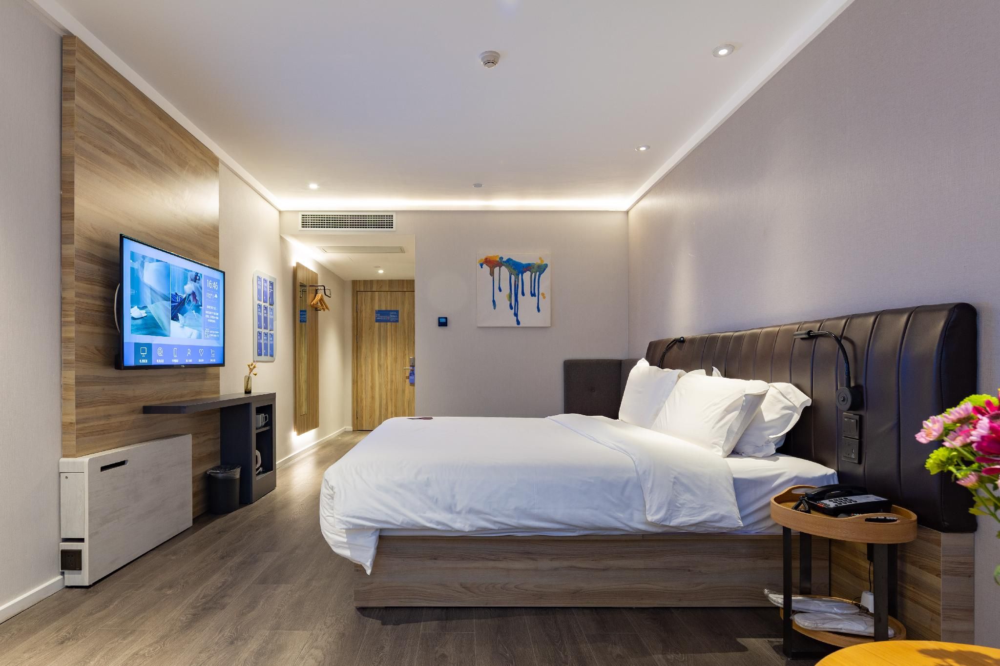 Queen Superior Room