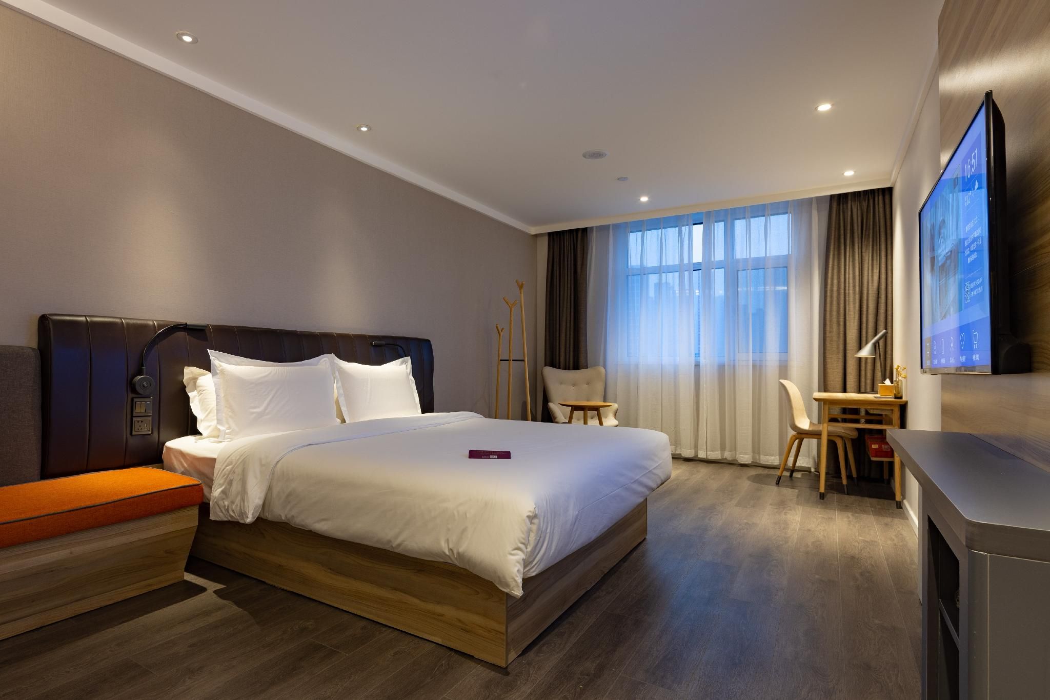 Queen Superior Room