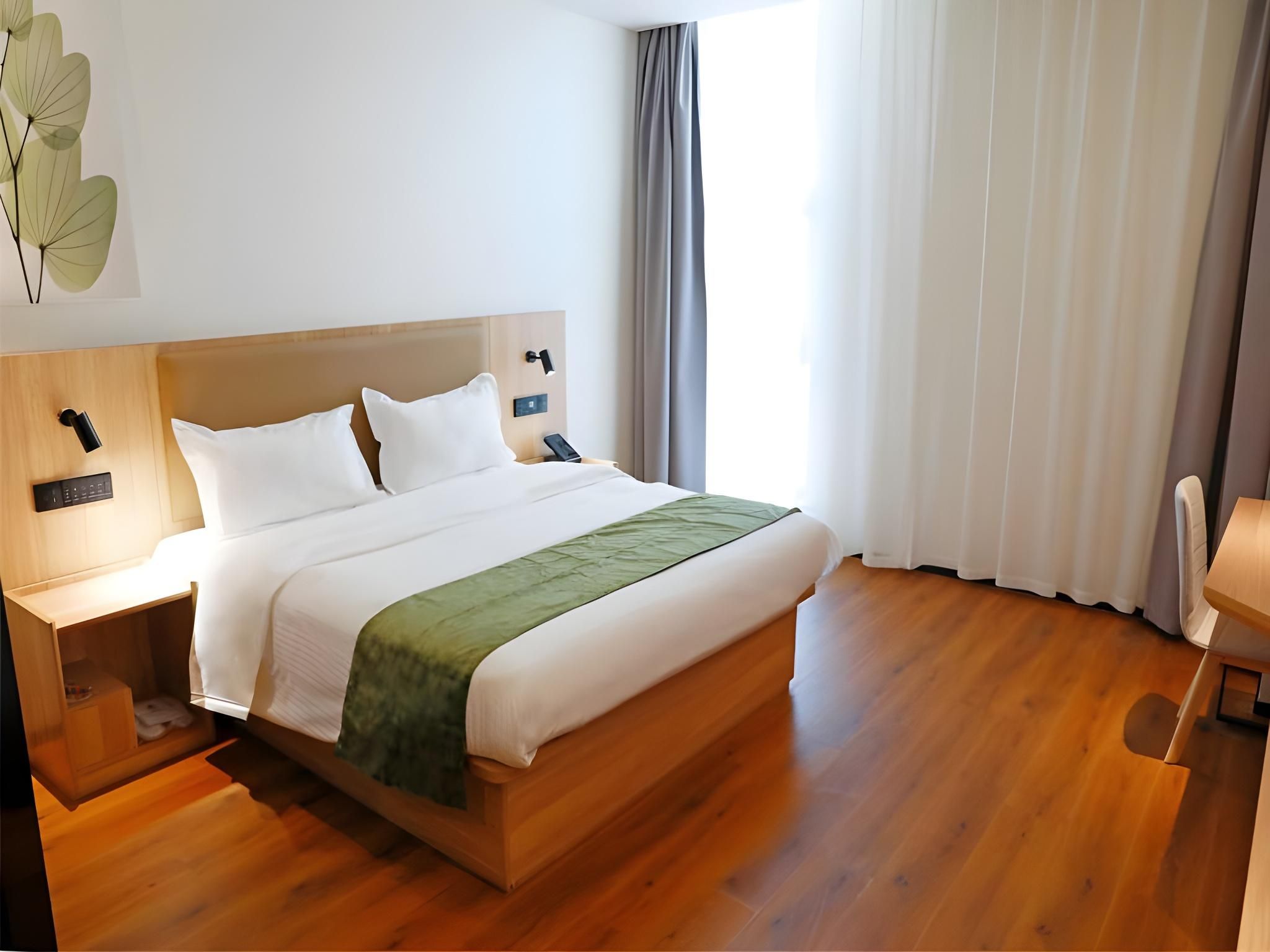 Queen Deluxe Room