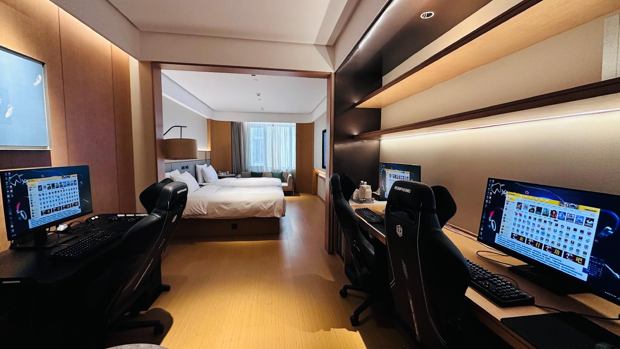 Triple E-sports Twin Room