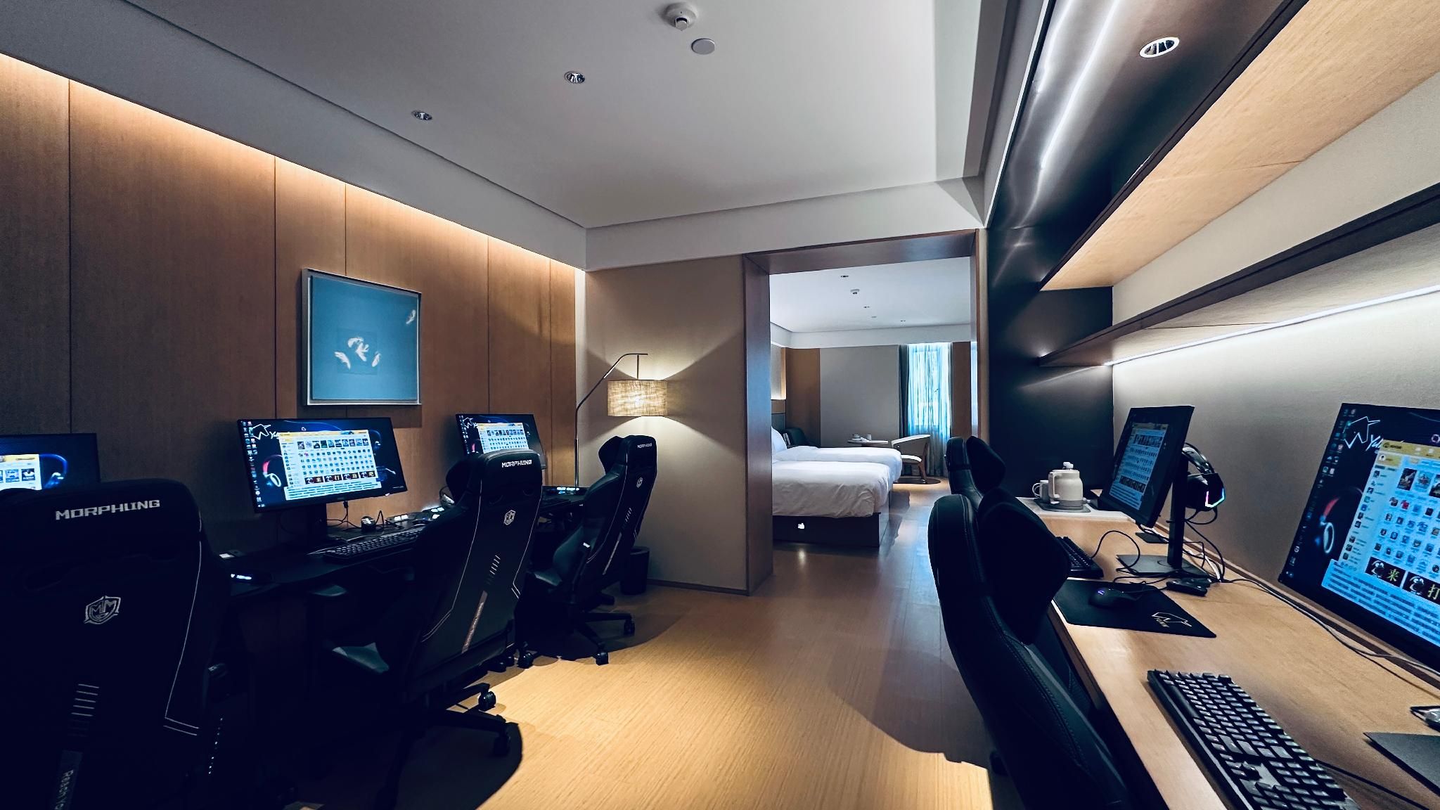 Five-Person E-sports Triple Room