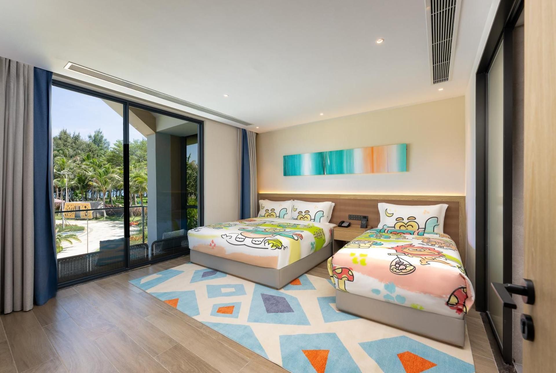 One-Bedroom King Suite with Kid Bed - Kids Theme