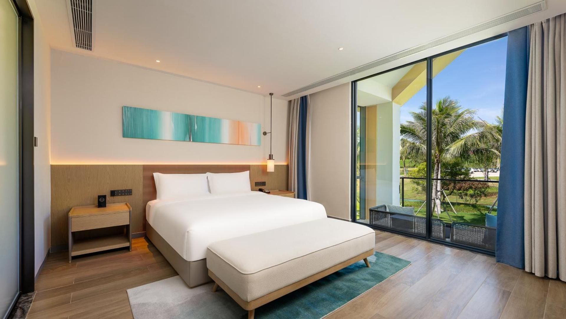 One-Bedroom King Suite - Sea View
