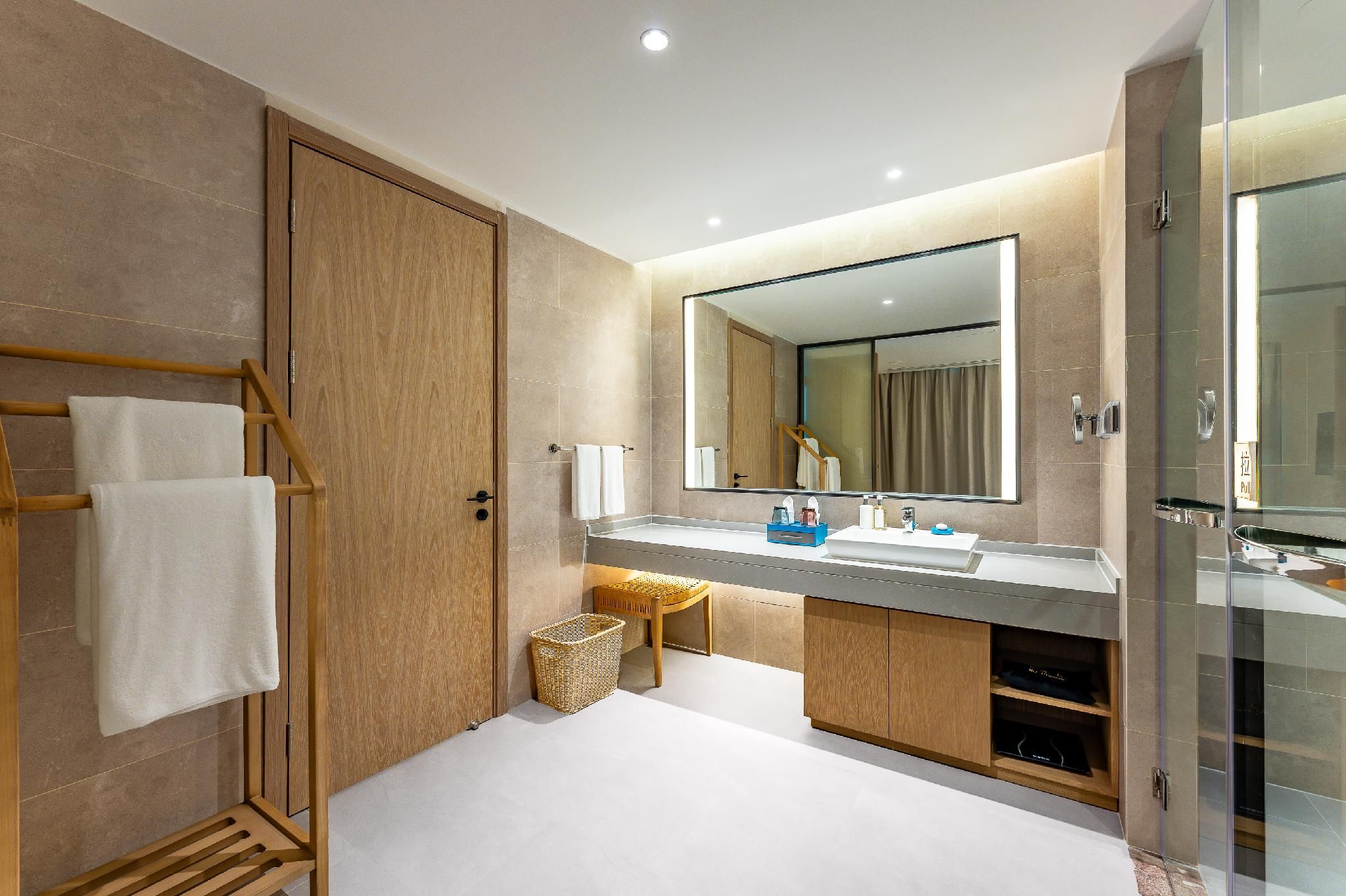 1 King 2 Double Two Bedroom Suite