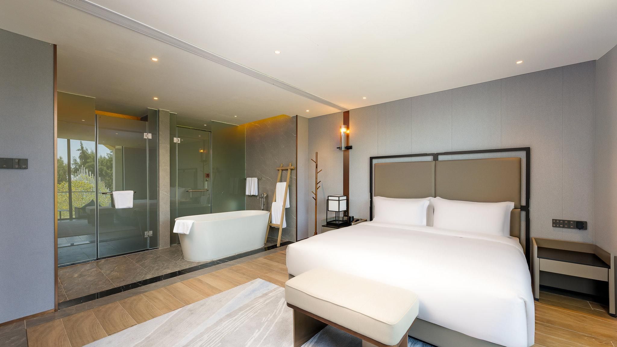 2 Bedroom Suite 2 King Penthouse
