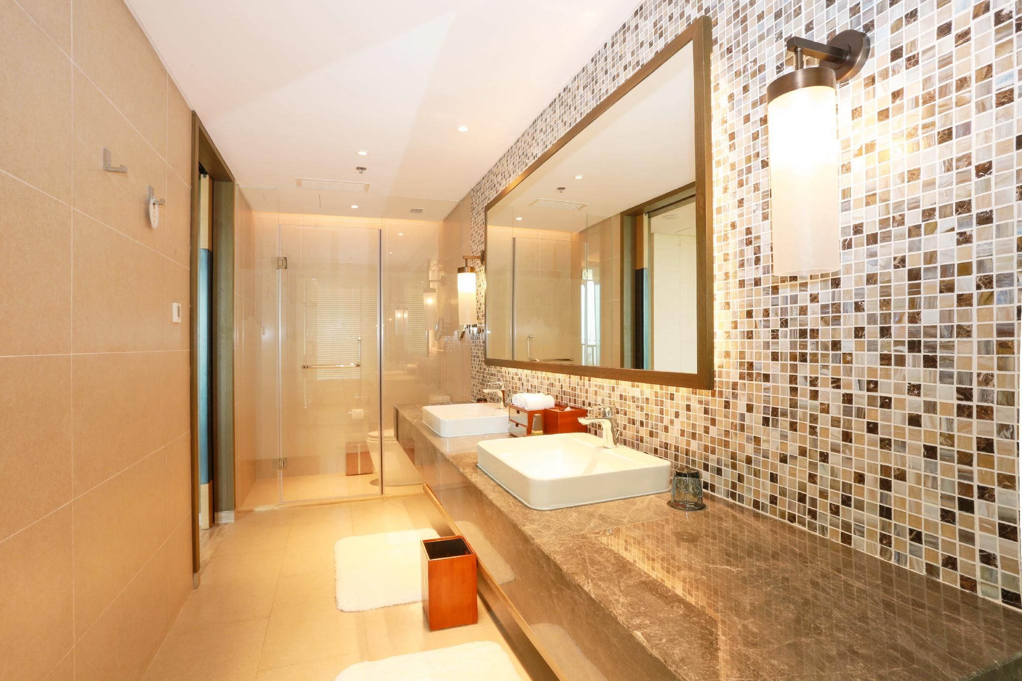 North Family 2Bedrm Suite, 2 Bedroom Suite, 2 King, North Tower, Balcony