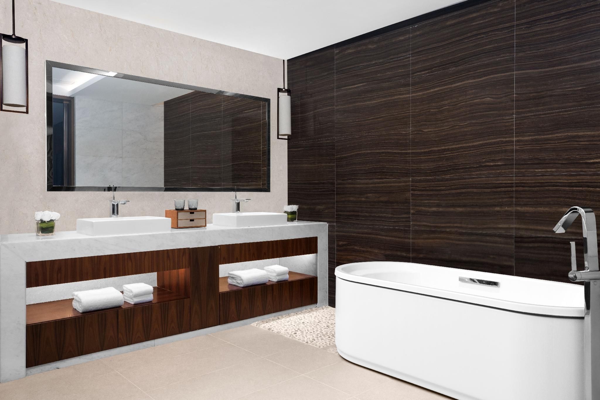 Marriott Suite, 1 Bedroom Suite, 1 King, Ocean view, Balcony