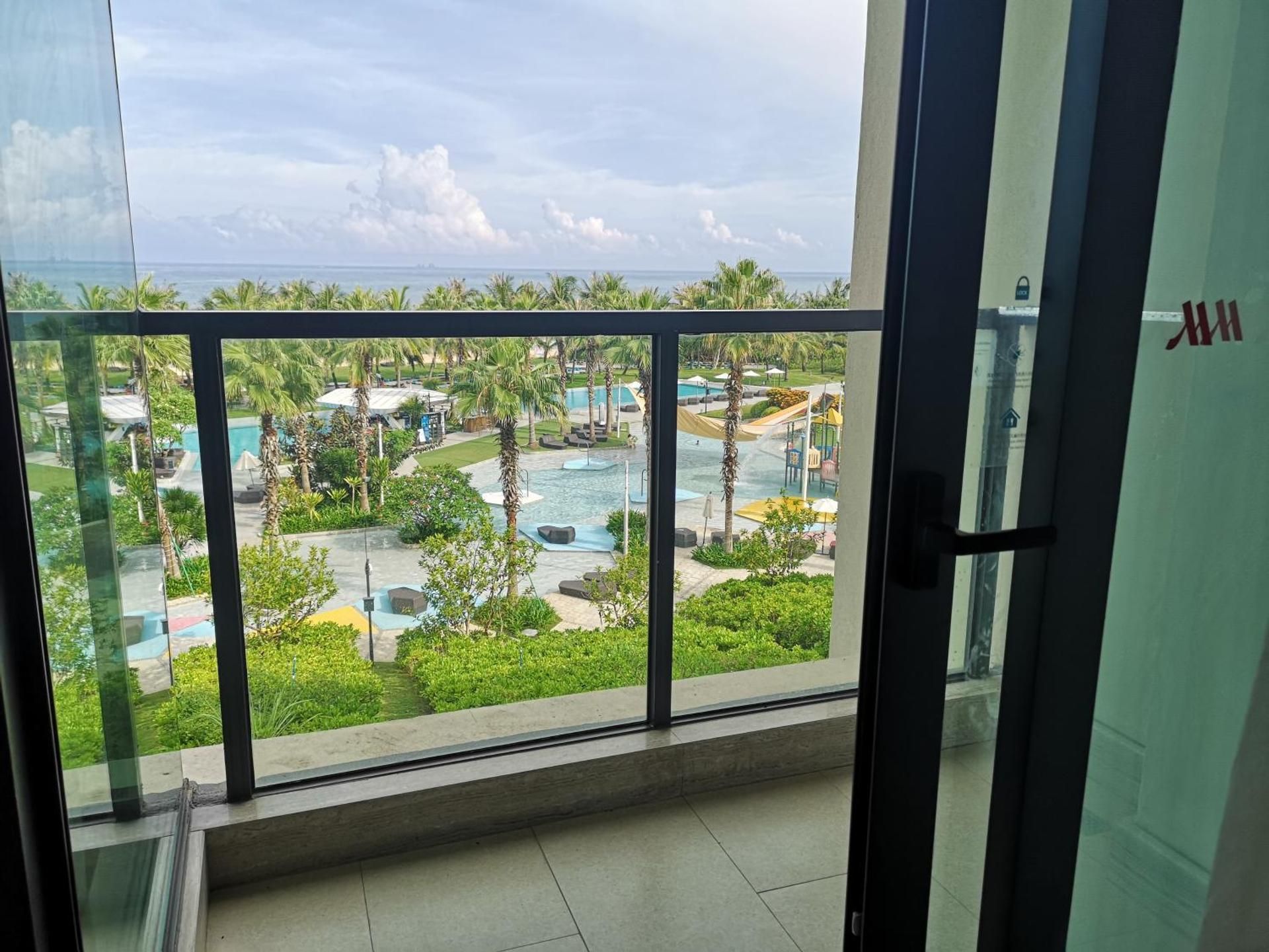 North Ocean King, Guest room, 1 King, Ocean view, North Tower, High floor, Balcony