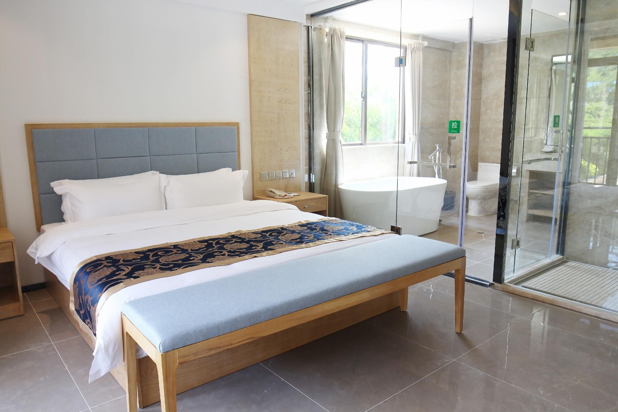Deluxe One-Bedroom Suite