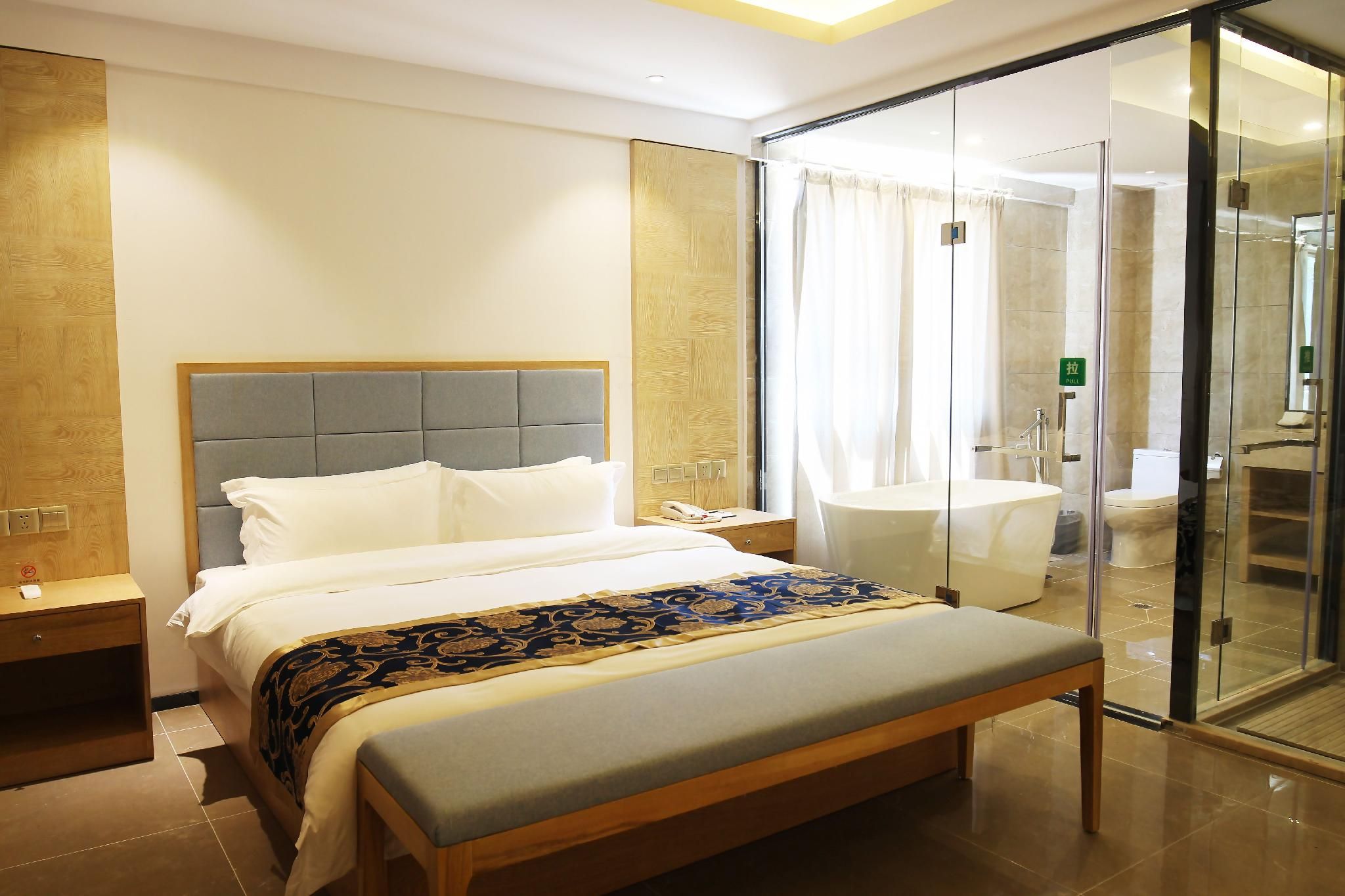 Deluxe One-Bedroom Suite