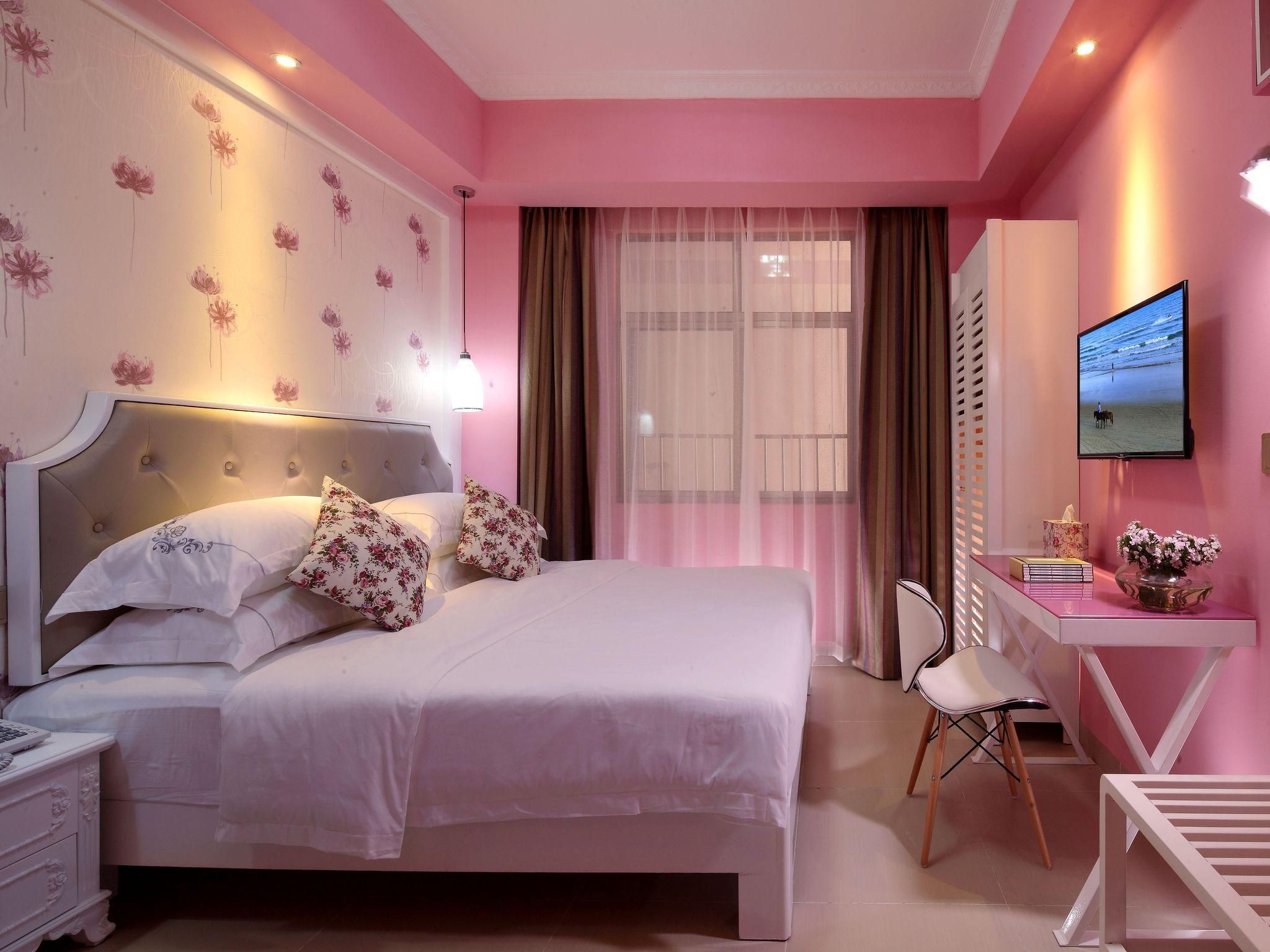 Standard Queen Bed