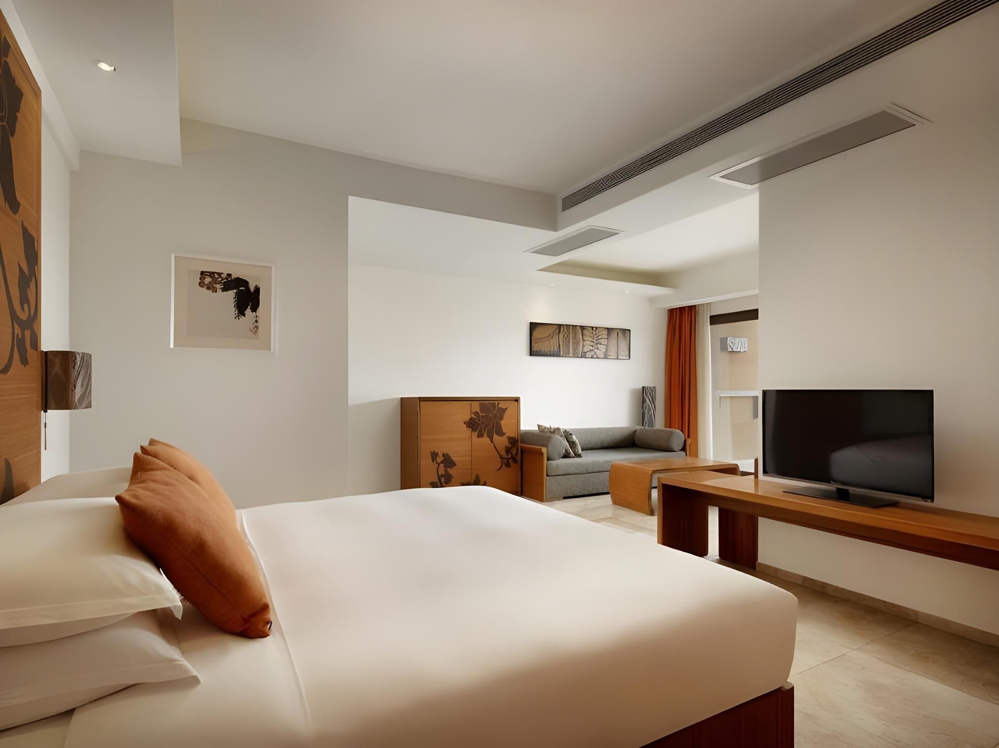 Deluxe King Room with Garden View