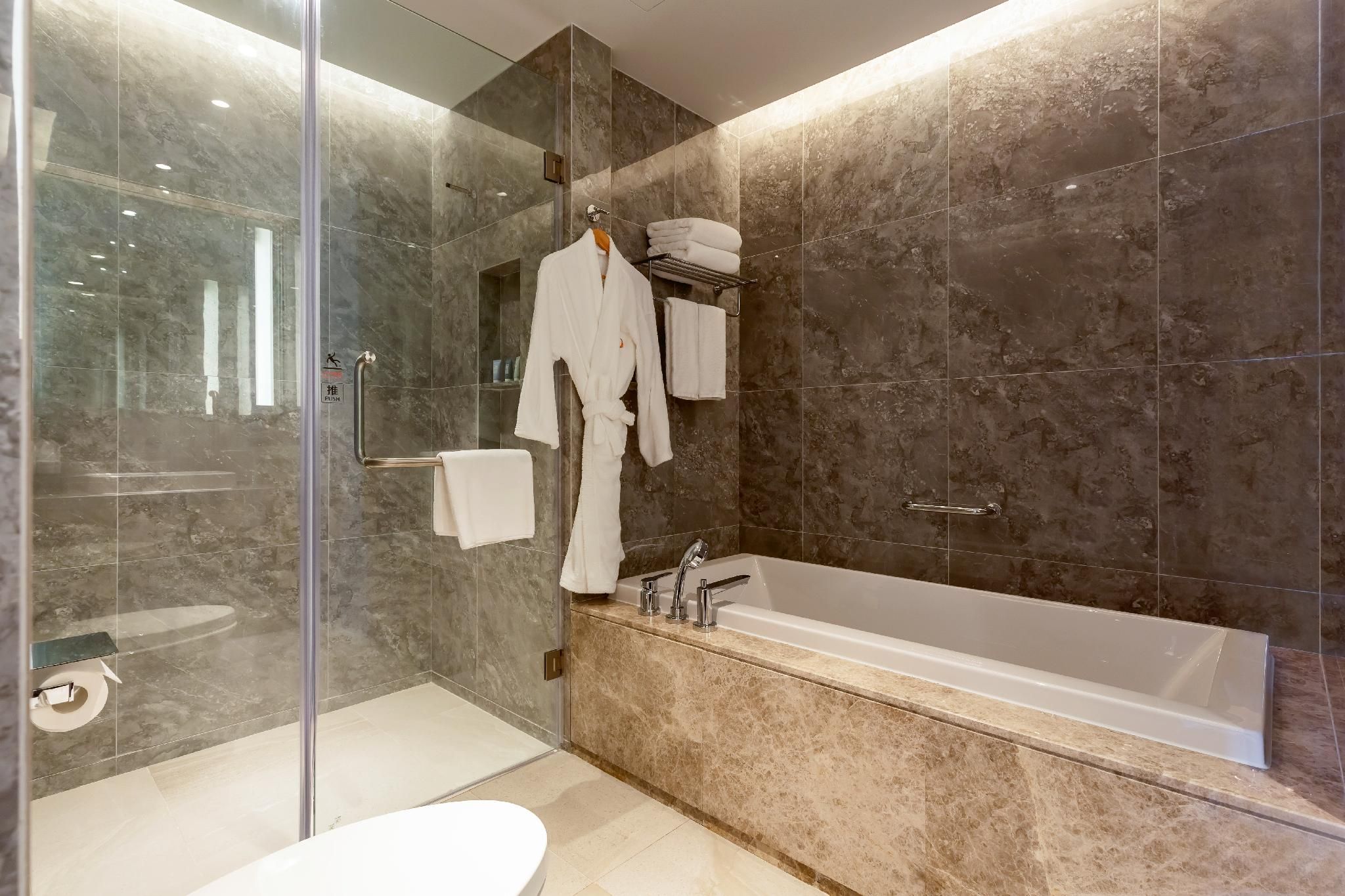 One-Bedroom Deluxe Sea Family