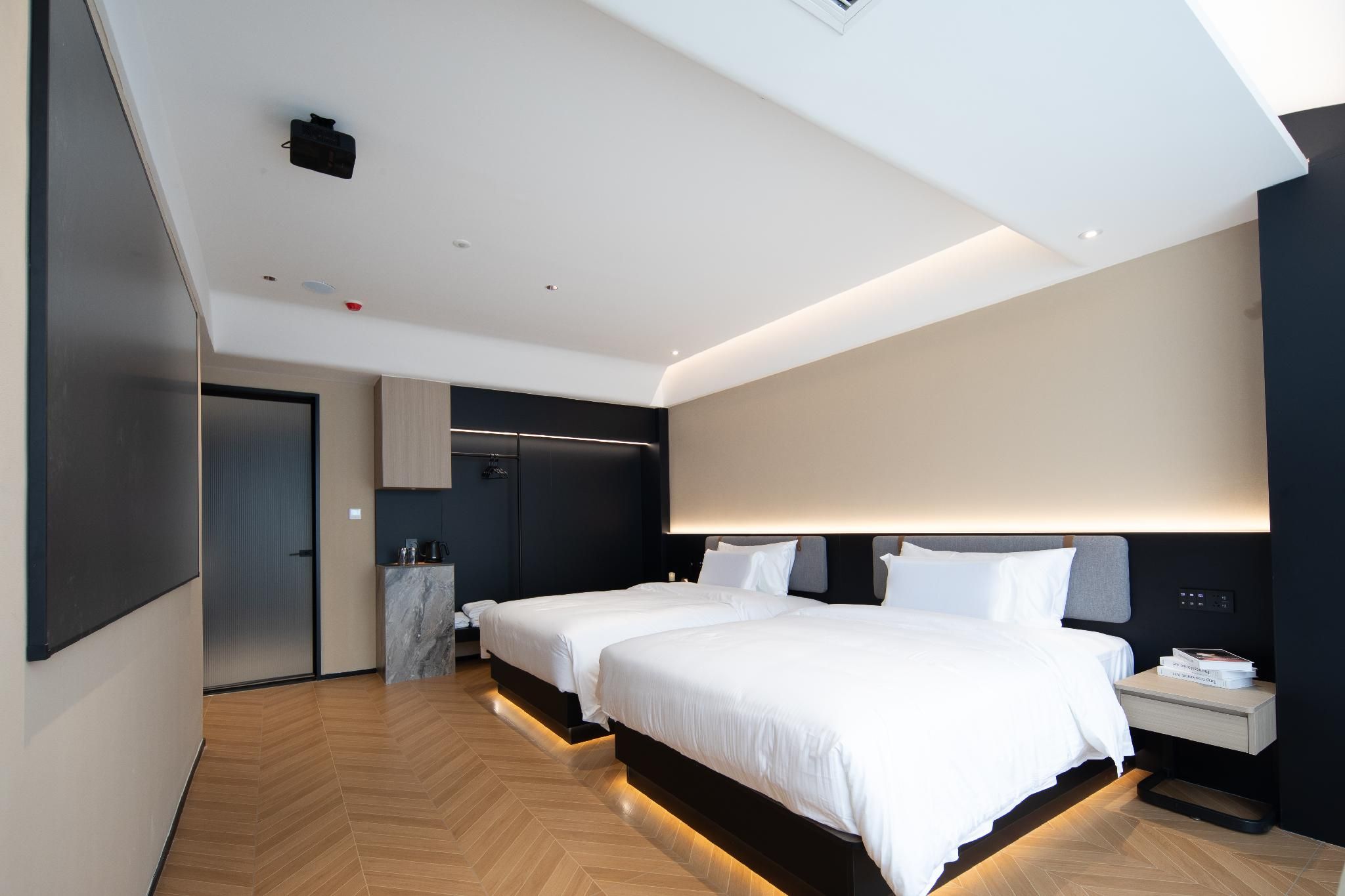 Guest Room - Twin Beds