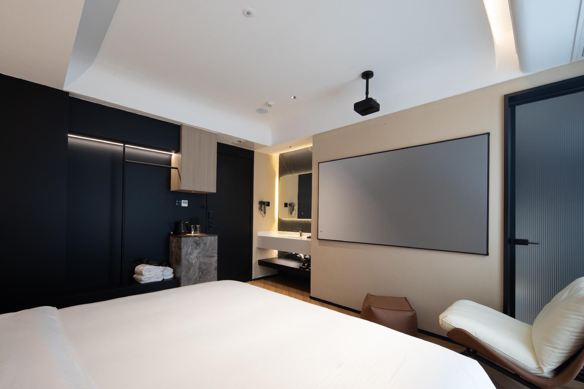 Queen Suite