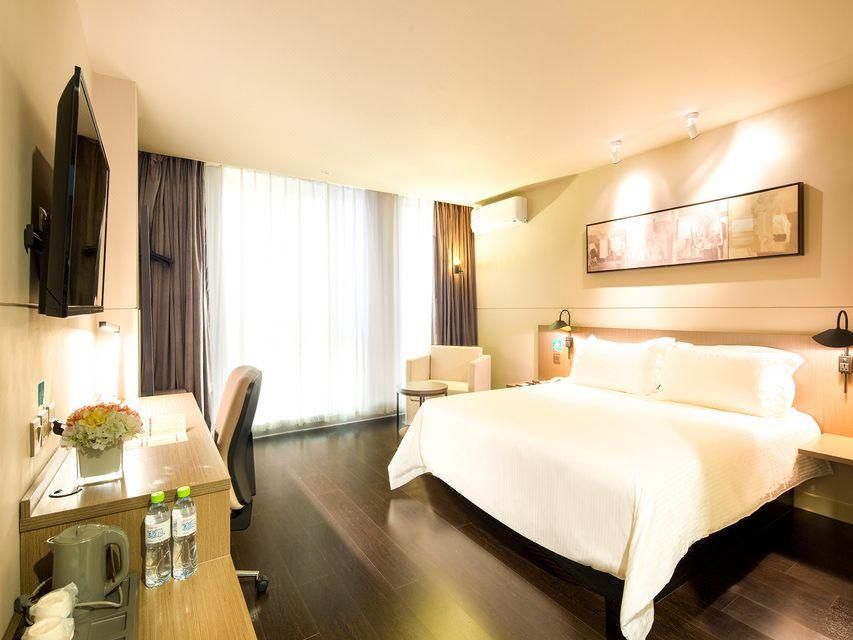 Business Standard Room B