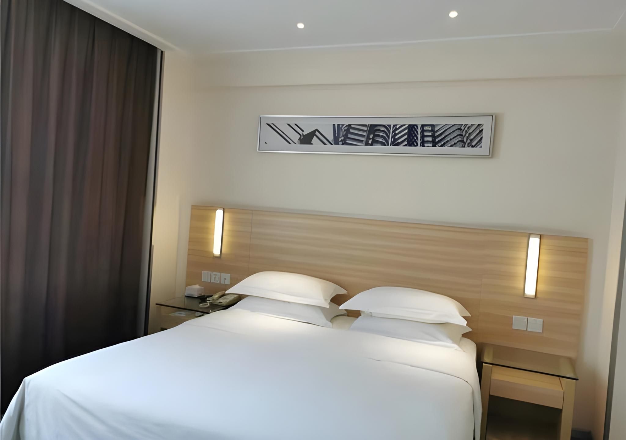 Business Queen Room