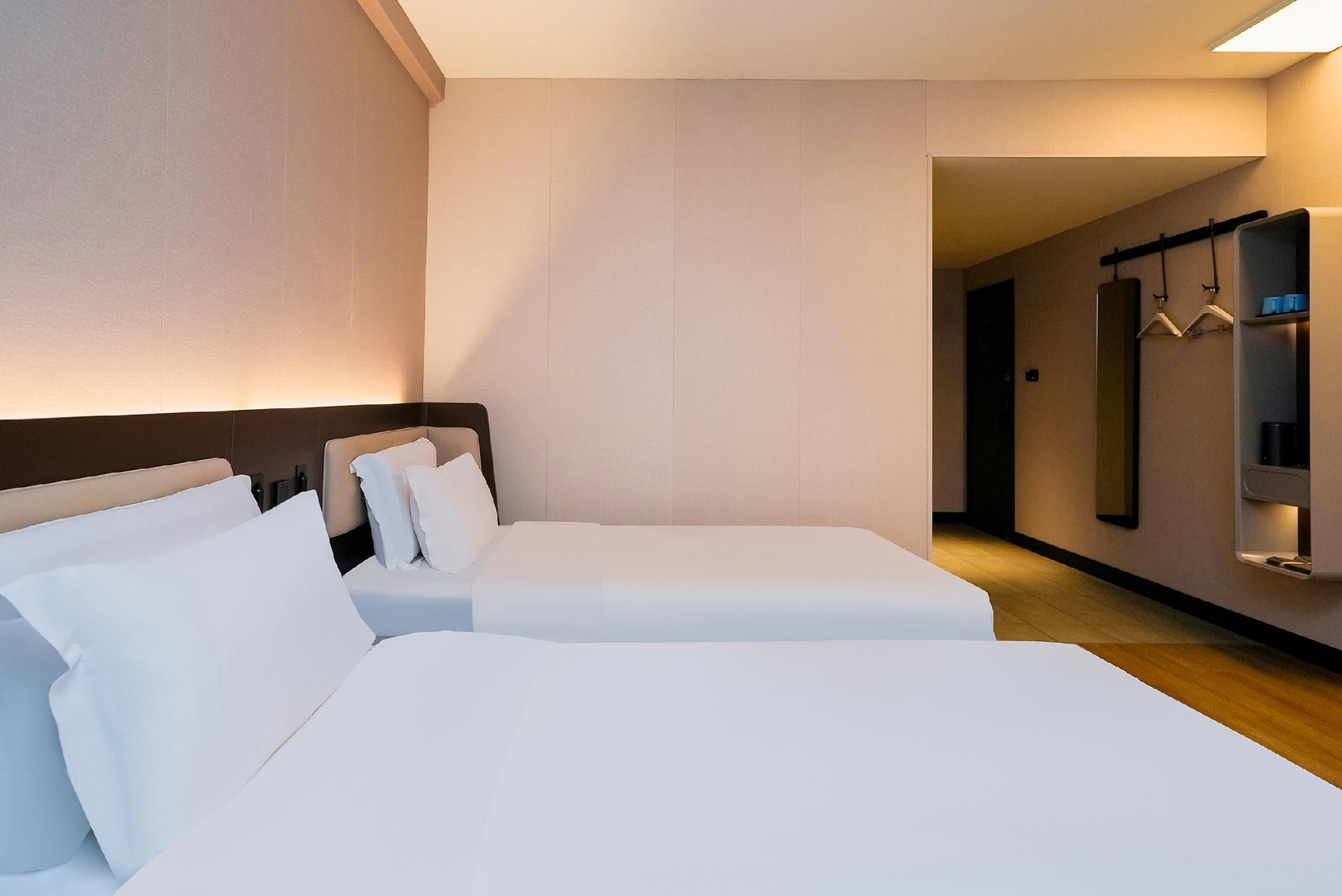 Twin Business Room
