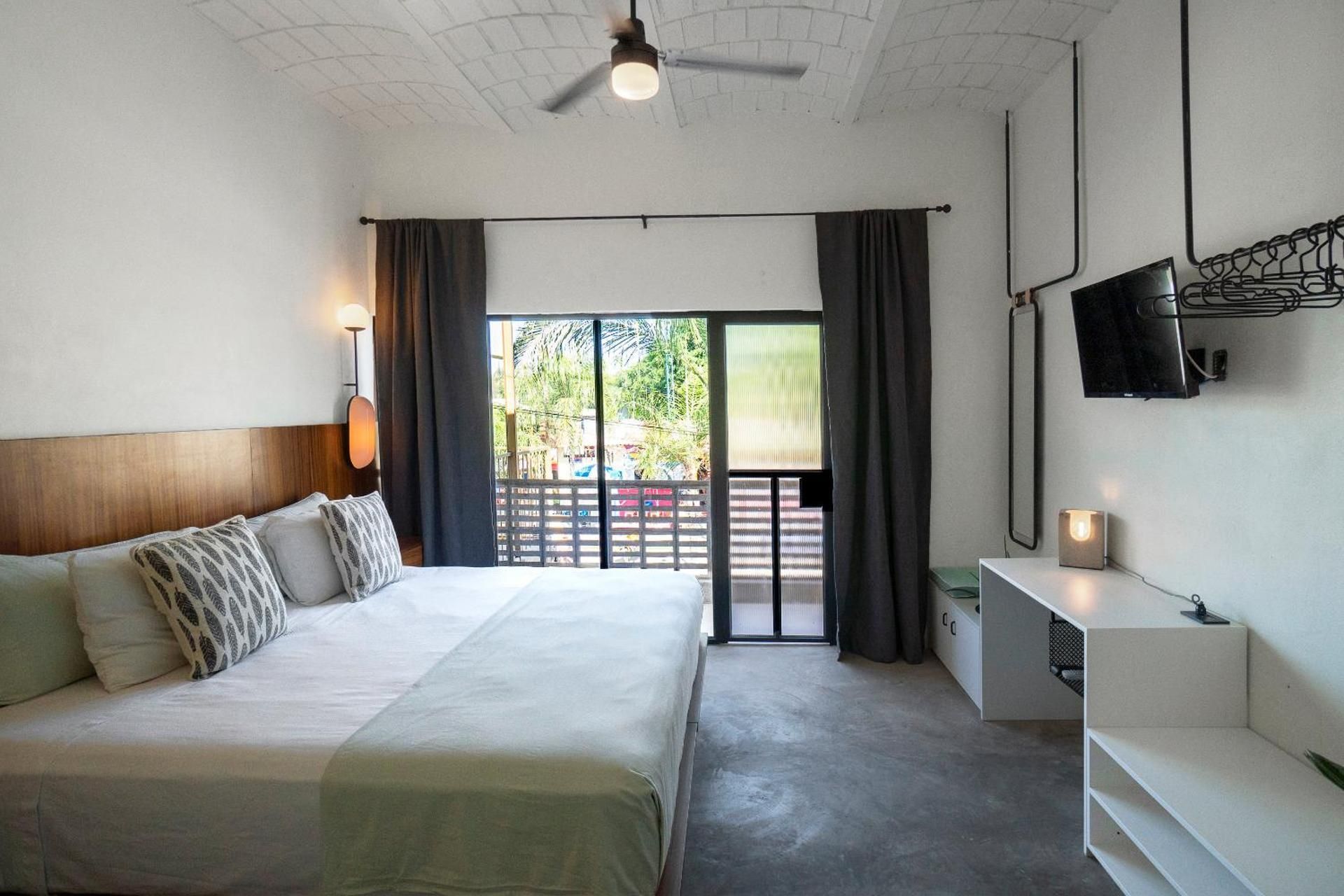 Deluxe Queen Room
