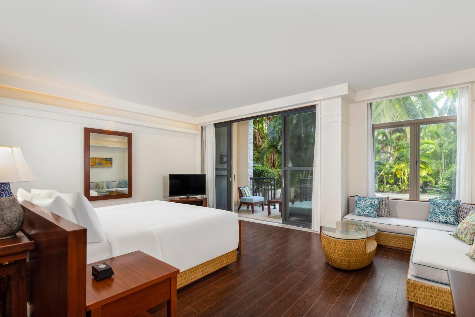 Swiss Signature 1King Size Bed or 2 Single Size Bed, with Private Pool