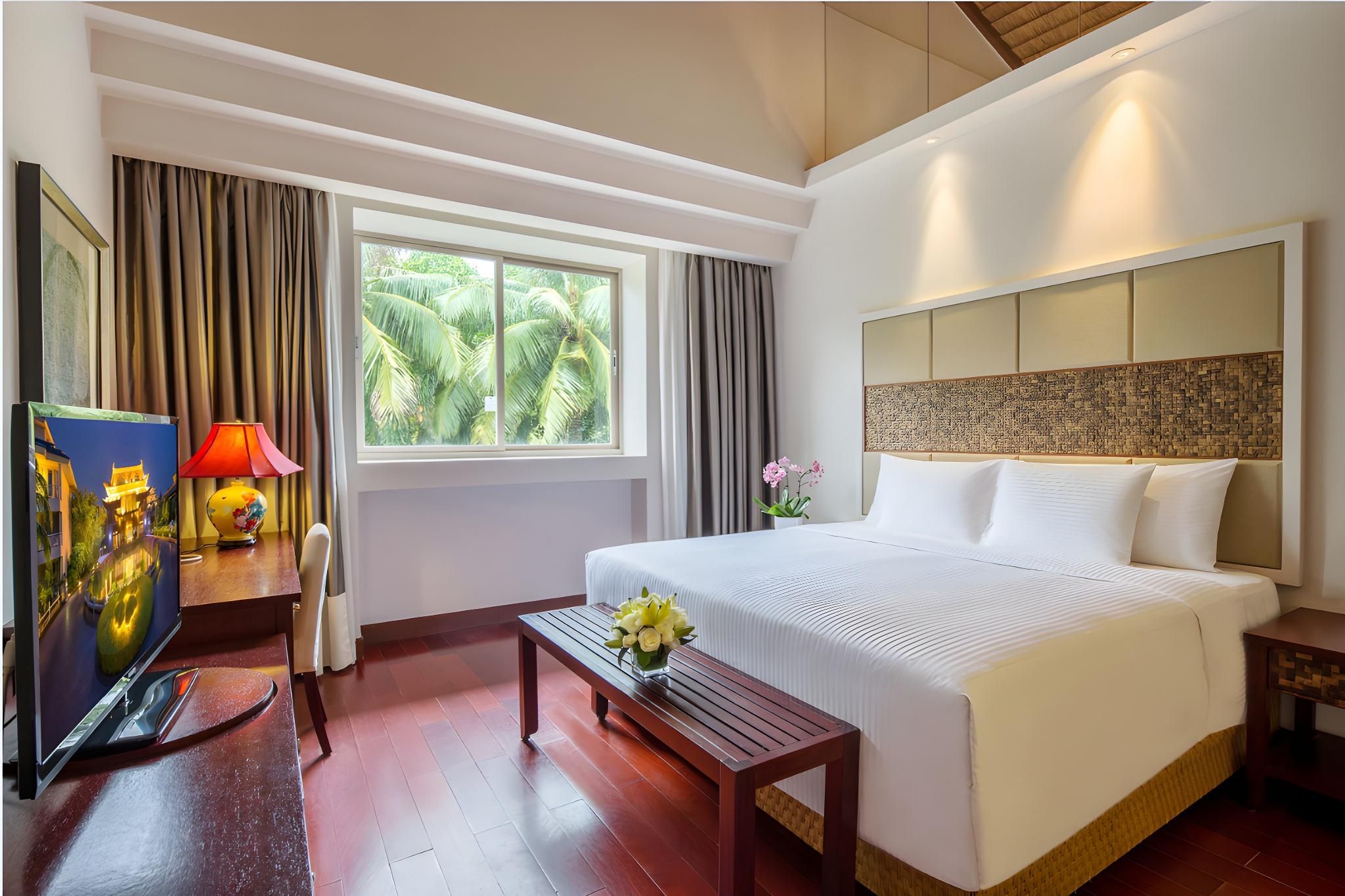 Townhouse Room