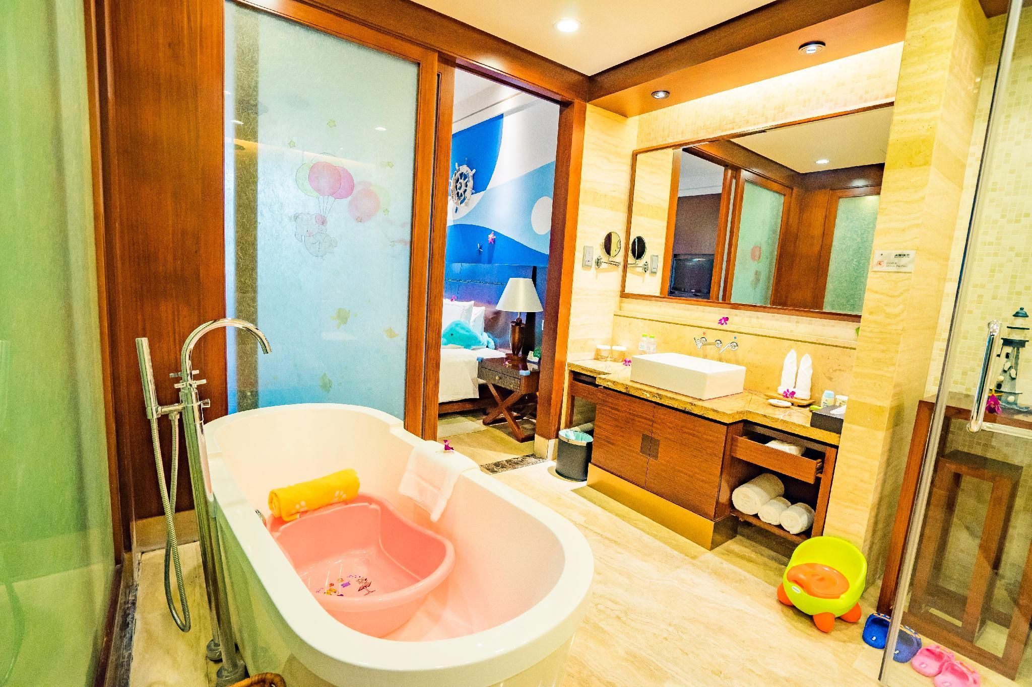 Deluxe Family Pool View
