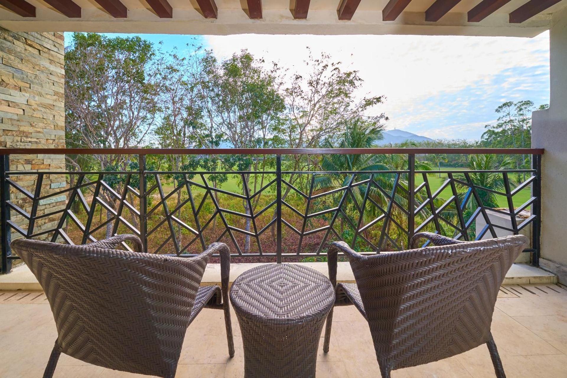 Twin or queen room with golf view